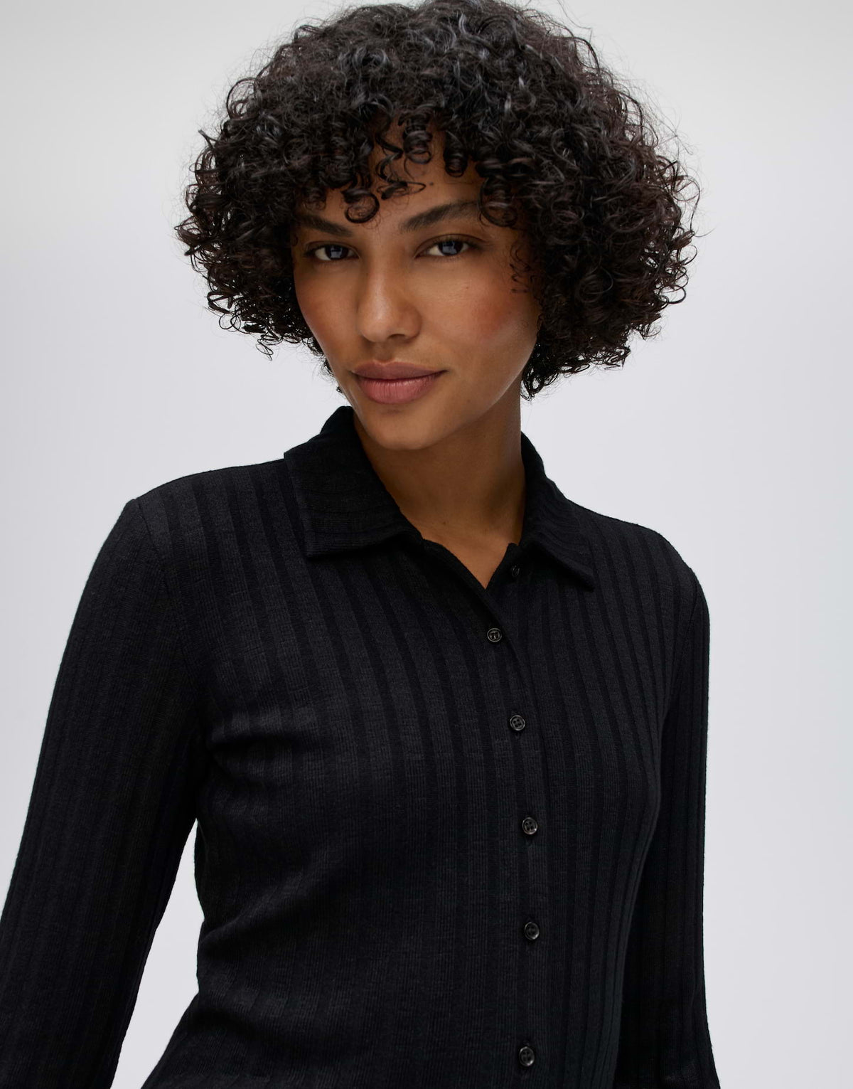 Feminines Styling-Essential mit Rippstruktur: Das Oberteil Sitami