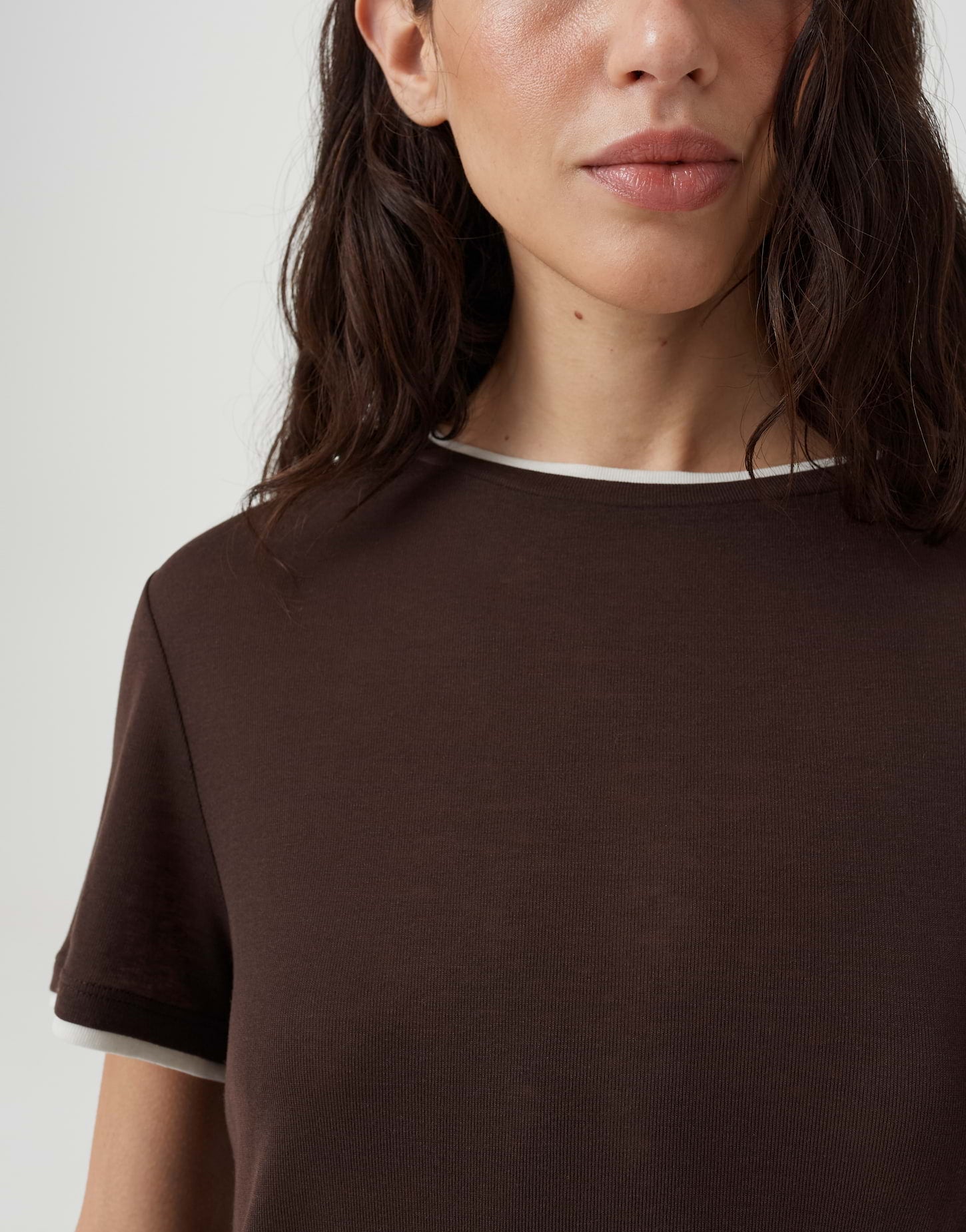 Lässiges Jersey-Shirt mit transparenten Paspel-Details