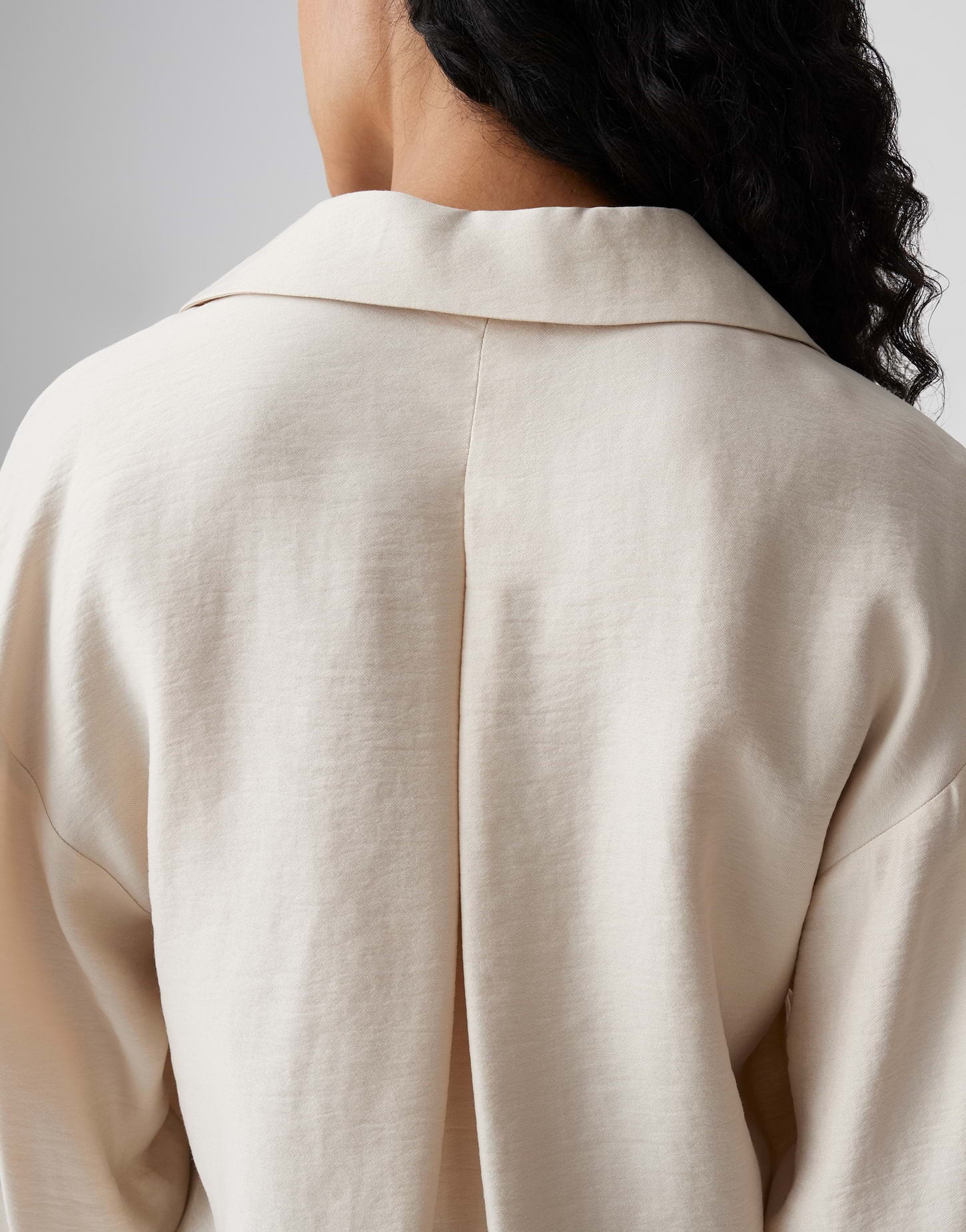 Die schimmernde Oversized-Bluse