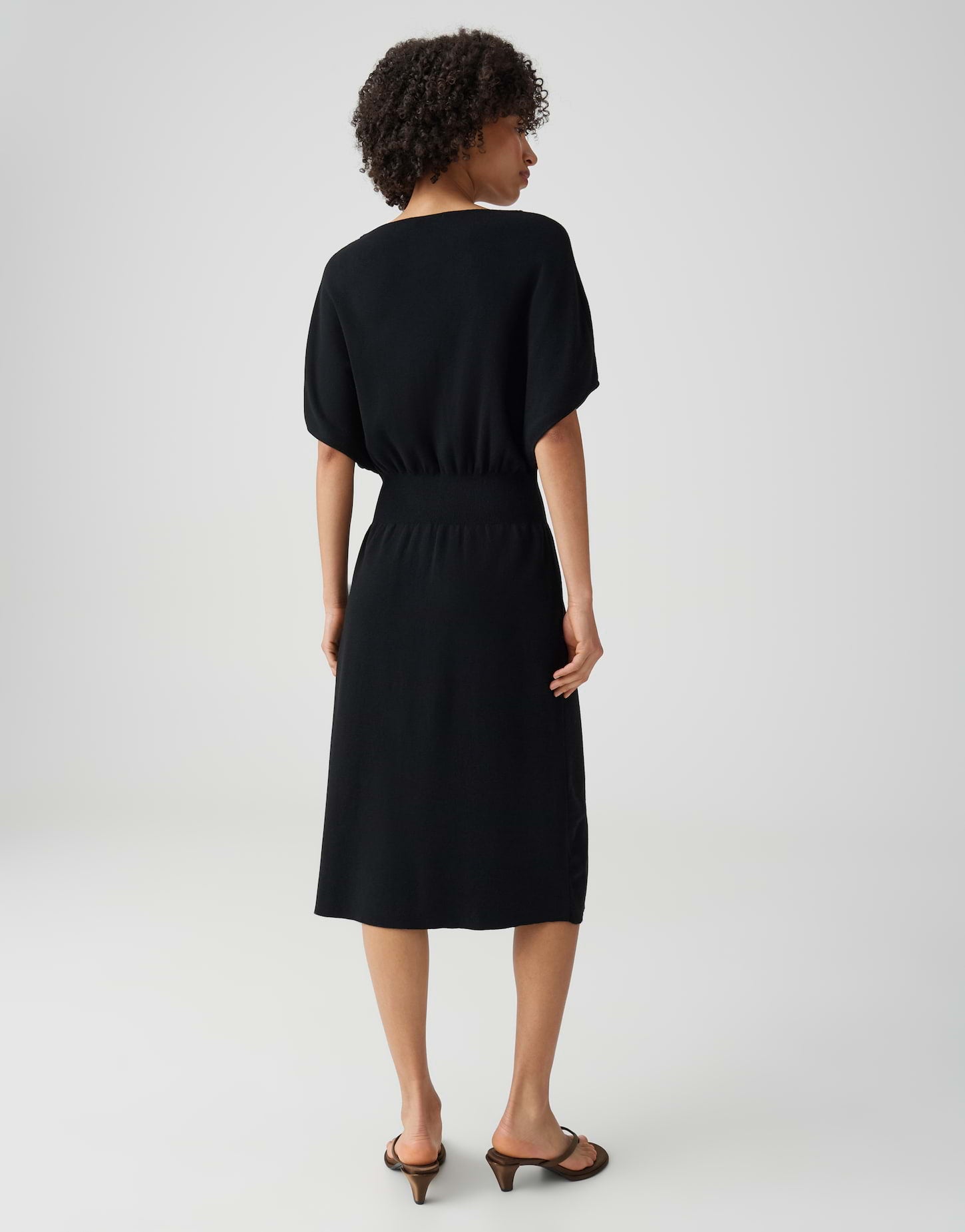Das feminine Feinstrick-Kleid mit schmeichelhafter Silhouette
