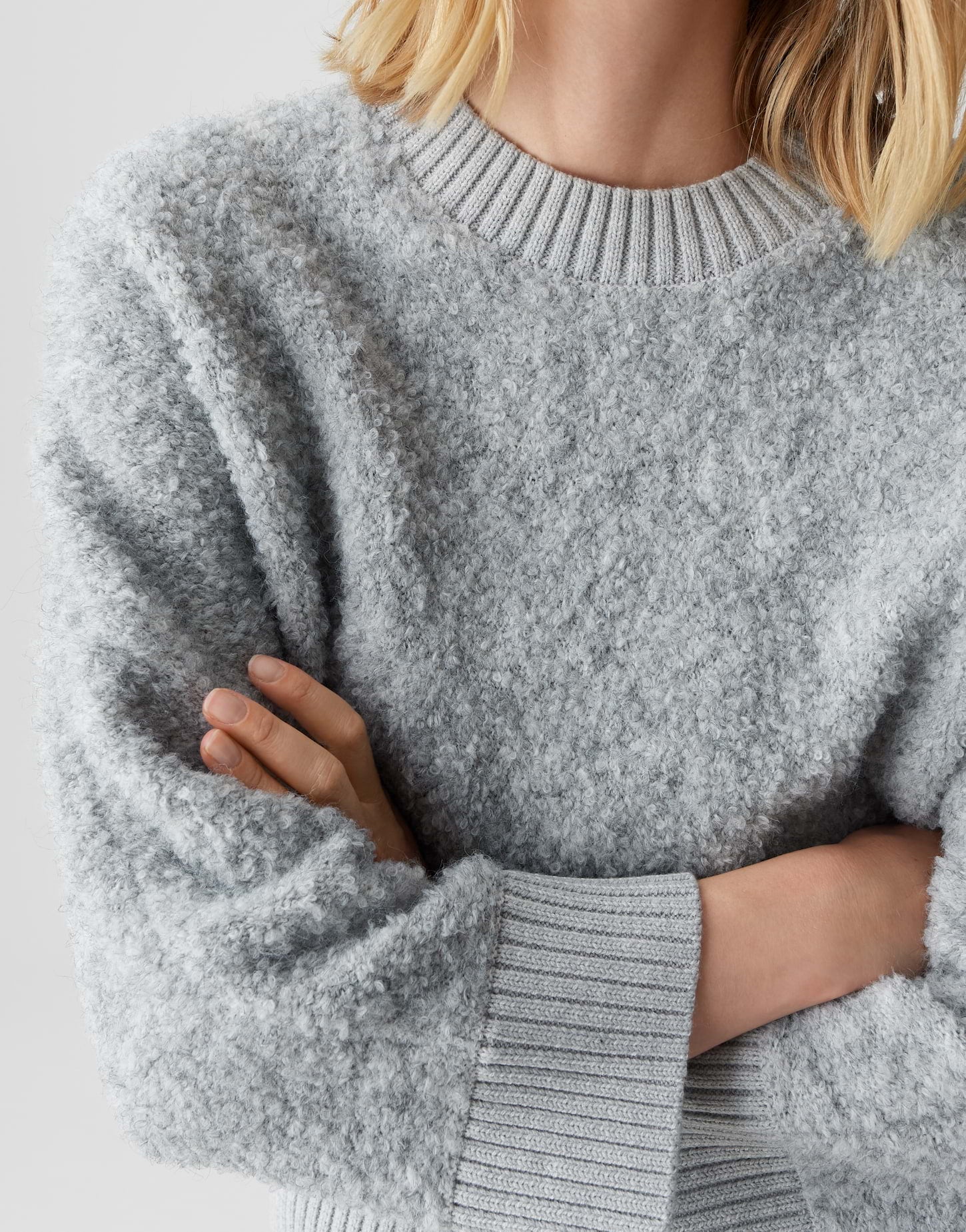 Bouclé-Strickpullover mit flauschiger Oberfläche
