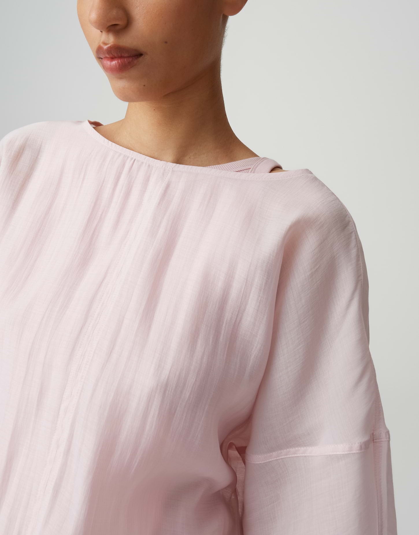Urban Chic: Dein neues Oversize-Shirt mit Struktur-Effekt