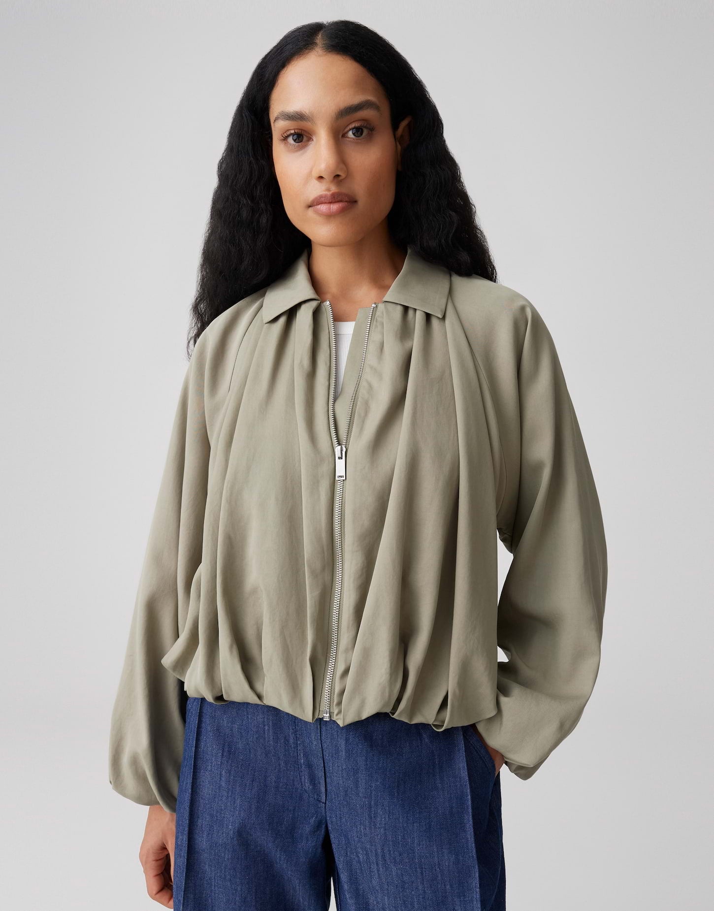 Die Oversized-Ballonjacke mit mattem Finish
