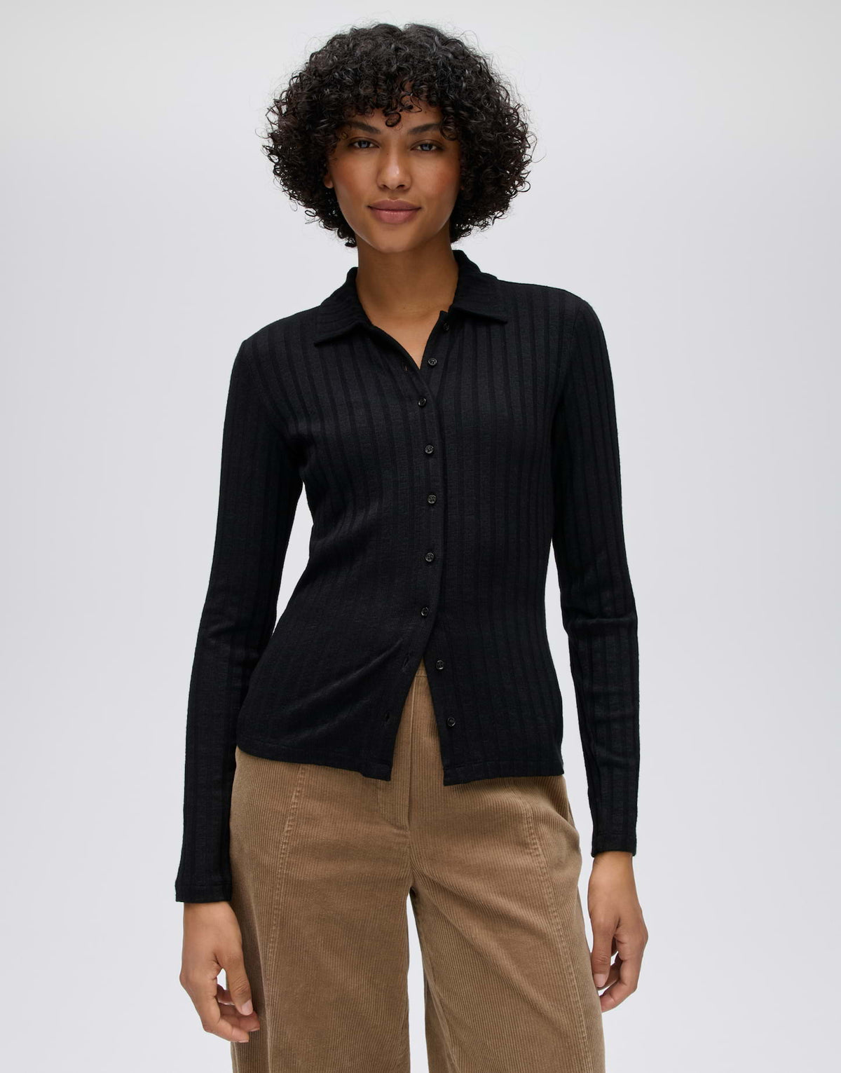 Feminines Styling-Essential mit Rippstruktur: Das Oberteil Sitami
