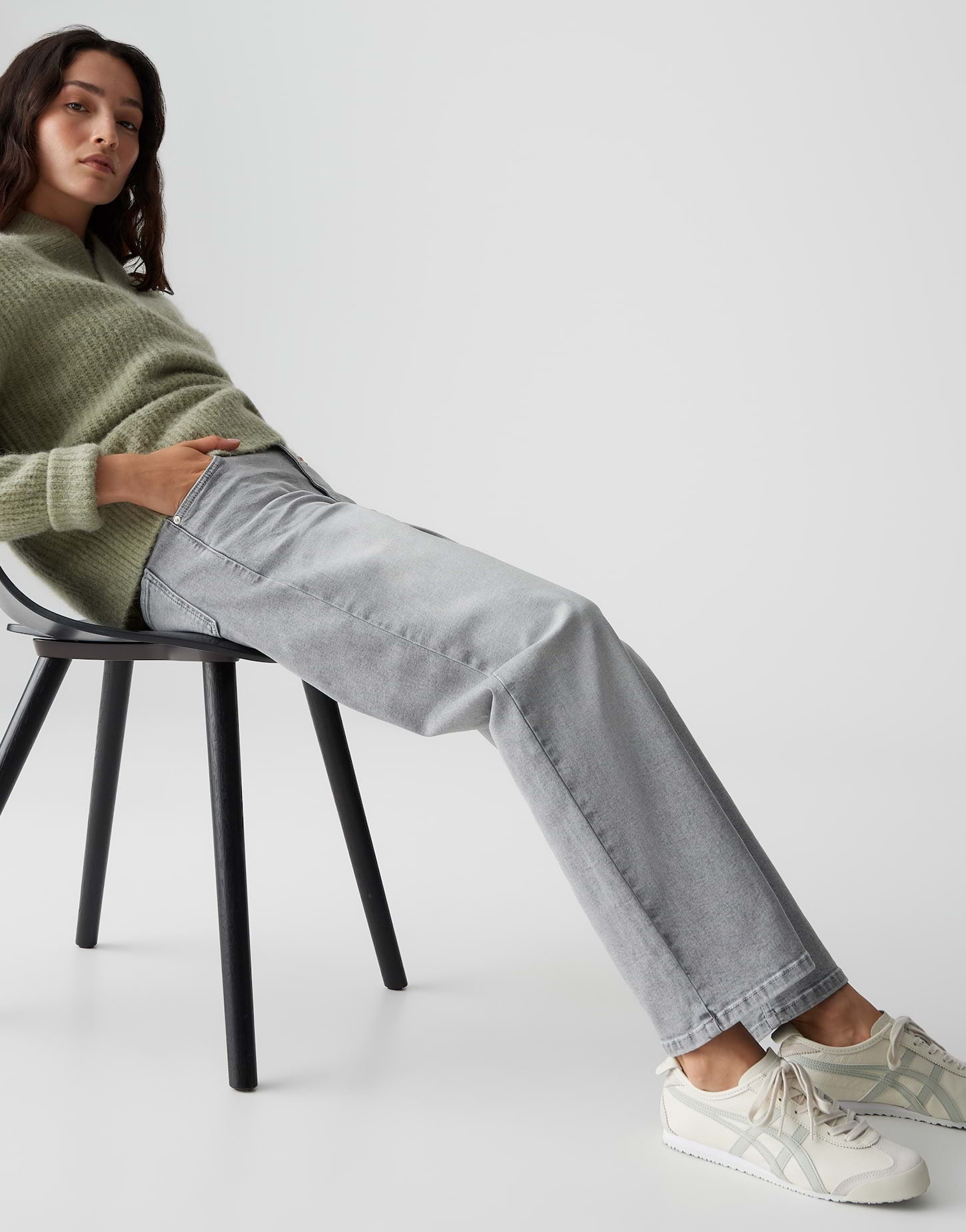 Cropped Straight Denim in Hellgrau