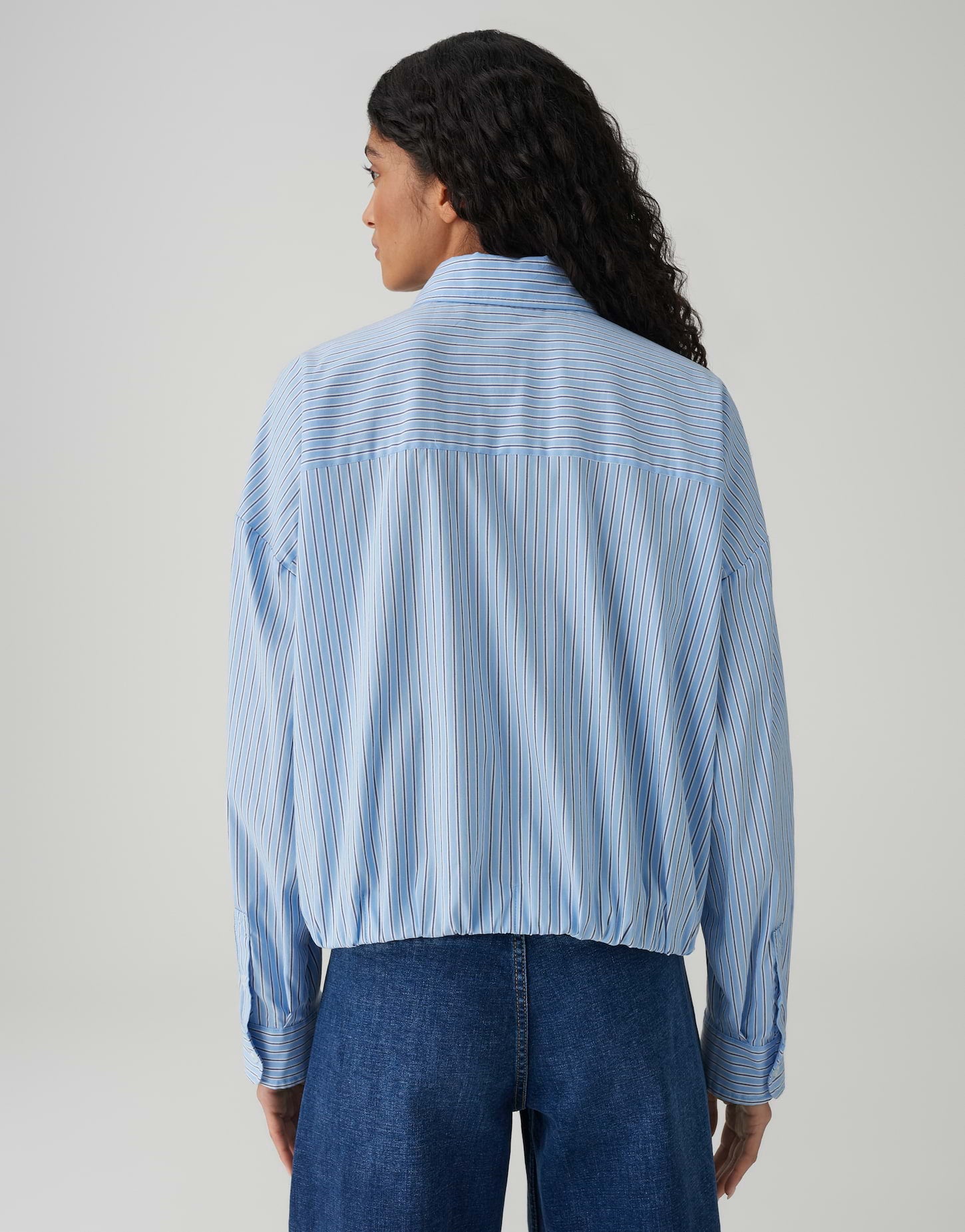 Lässiger Streifen-Look mit Ballon-Effekt