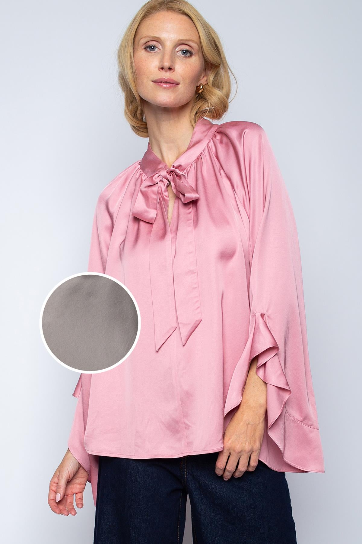 Verspielte Eleganz – Shirtbluse mit Schluppe und Volantärmeln