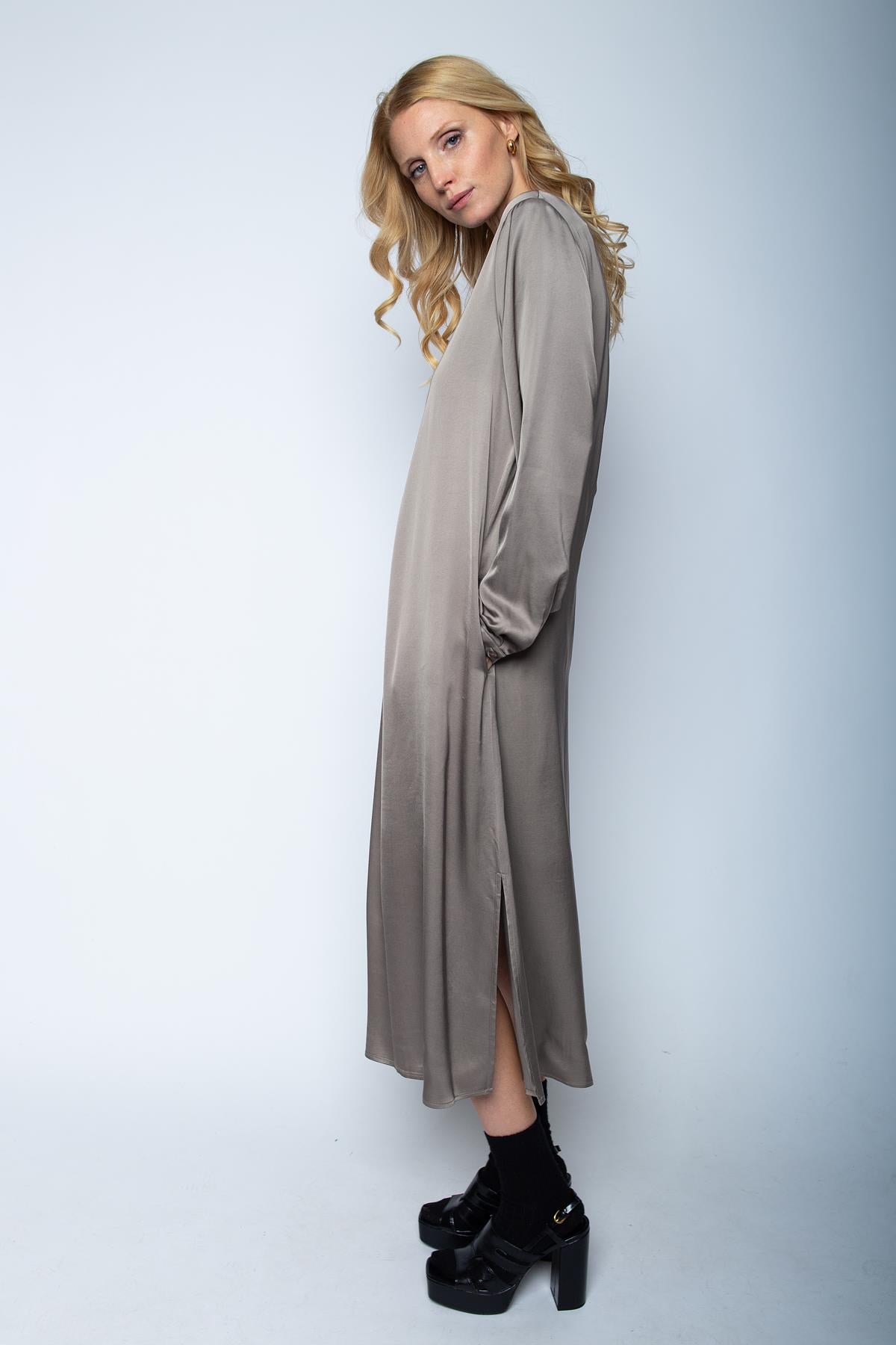 Lässige Eleganz – Tunika-Kleid mit raffinierten Details