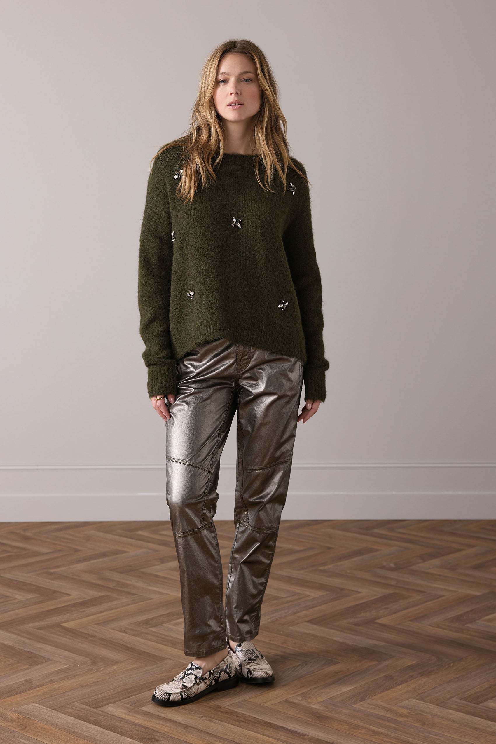 Verzierter Pullover aus Melange-Strick mit Bienen