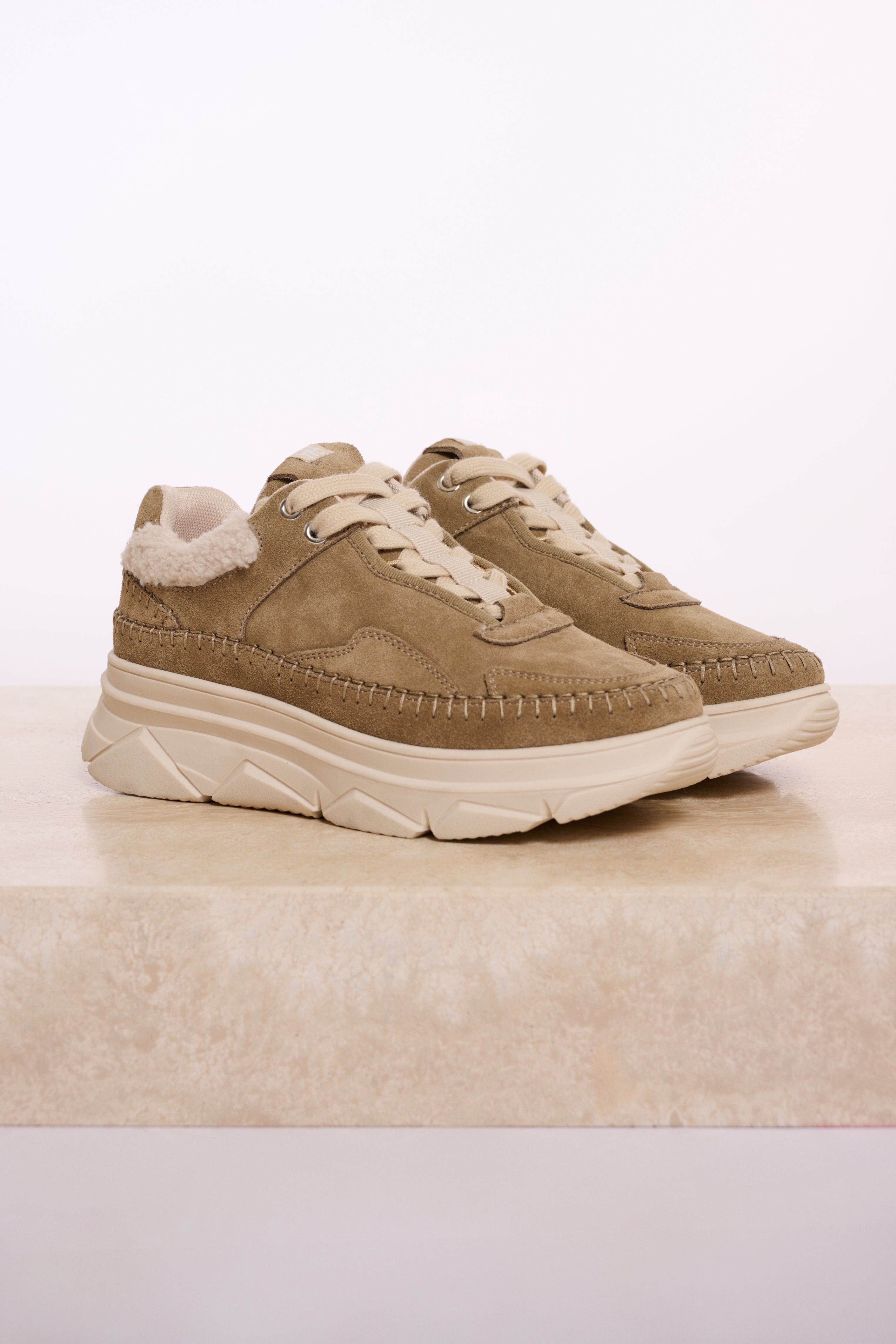 Sneaker mit Ziernähten "Willa"