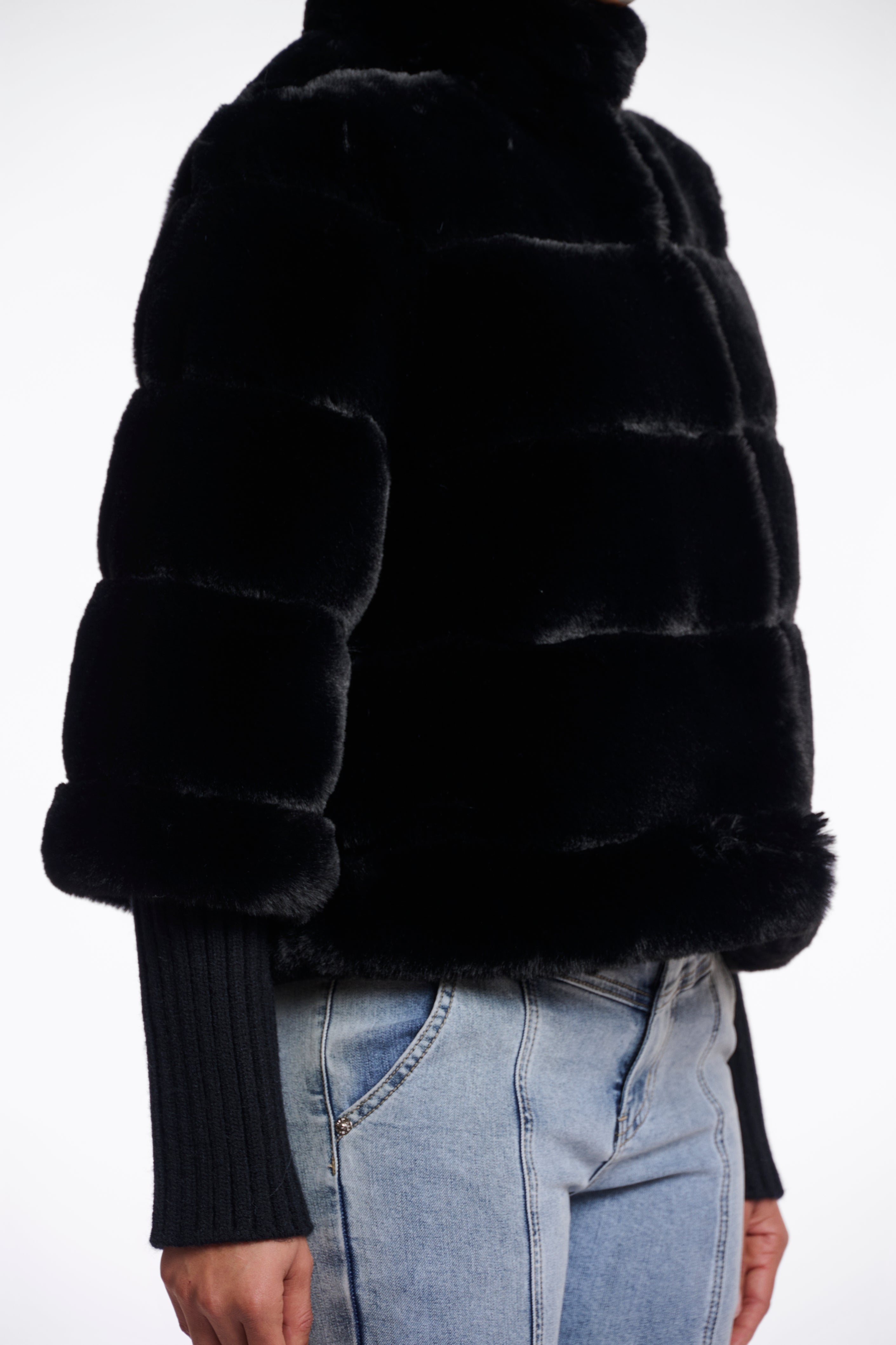 Faux Fur Jacke mit Strickärmeln "Feline"