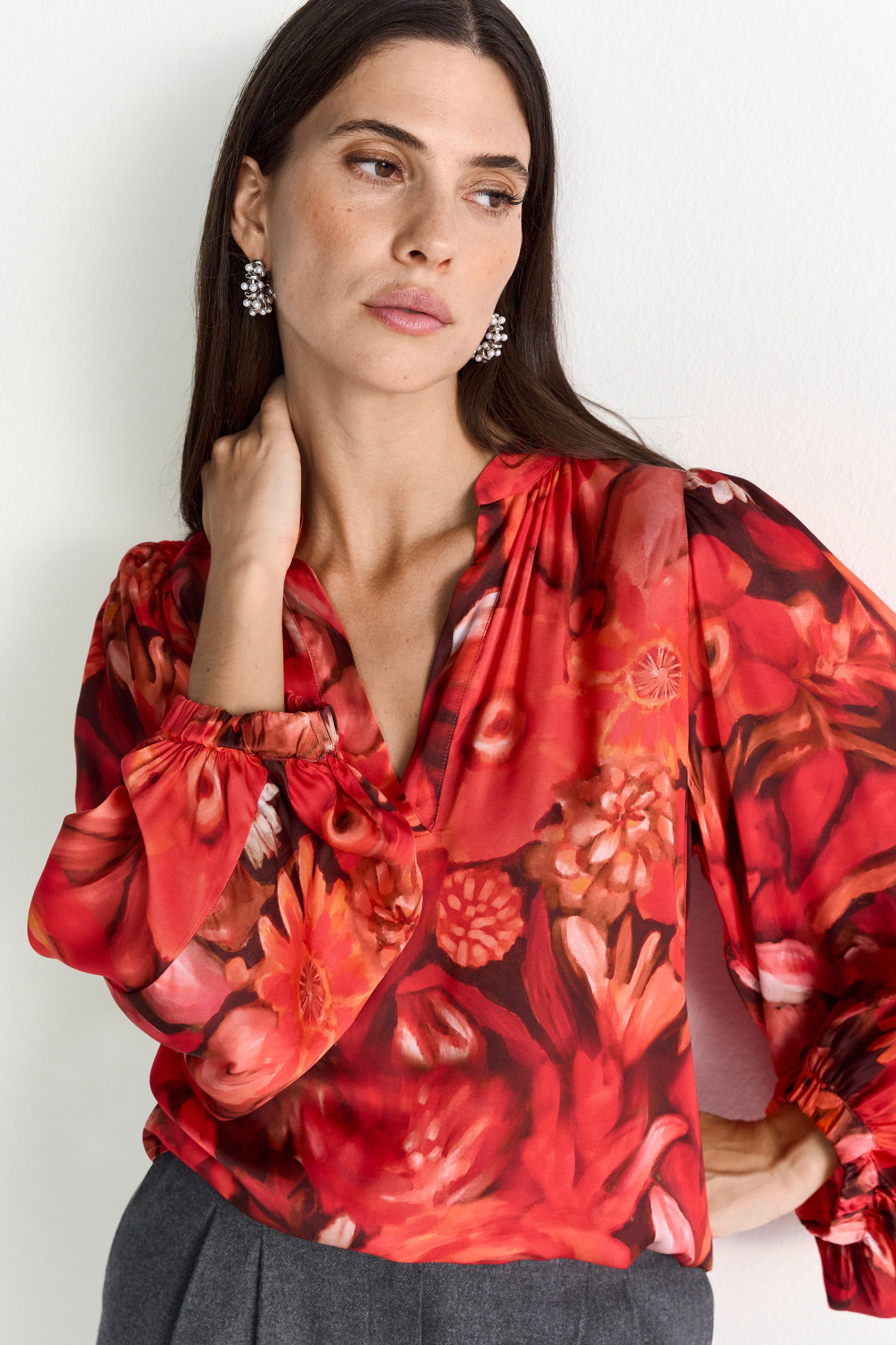 Rote Bluse mit floralem Print und Ballonärmeln