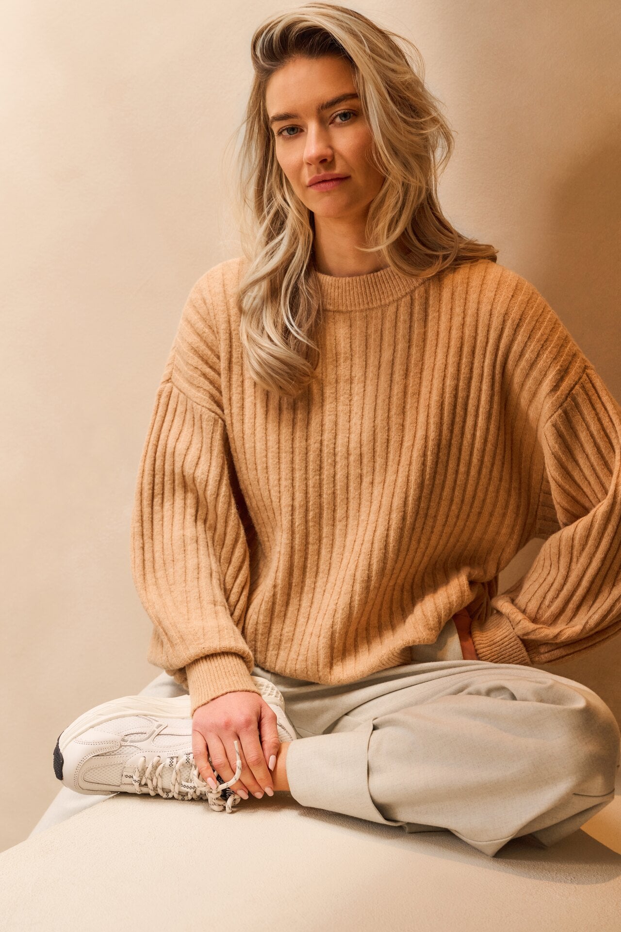 Gerippter Pullover mit Rundhalsausschnitt und langen Ärmeln