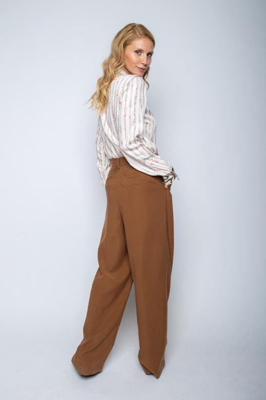 Hemdbluse mit Kontrastschluppe & modischem Patch-Print