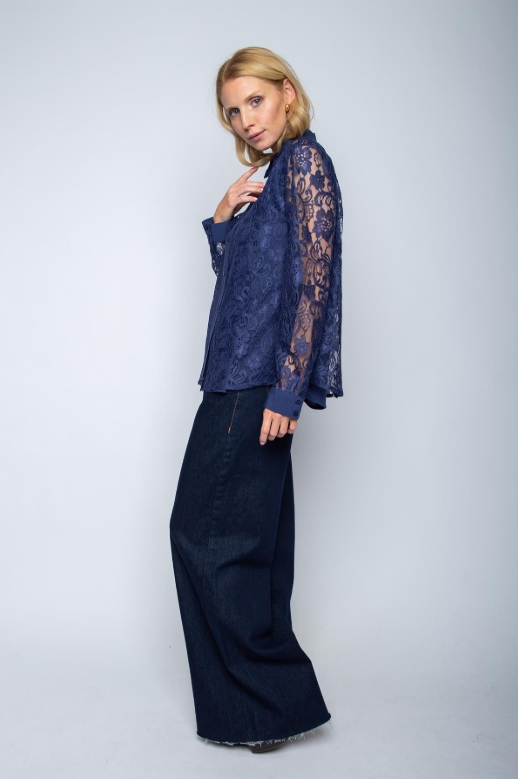 Hemdbluse aus transparenter Spitze