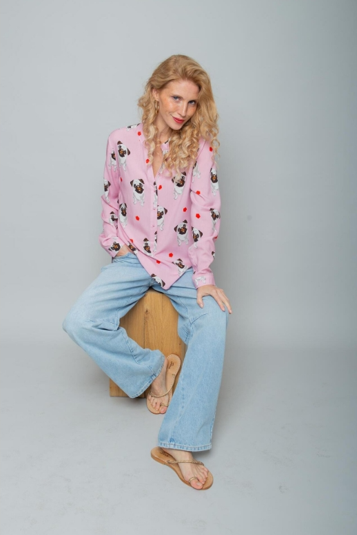 Klassische Shirtbluse mit charmantem Mops-Print