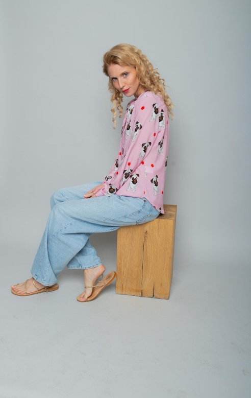Klassische Shirtbluse mit charmantem Mops-Print