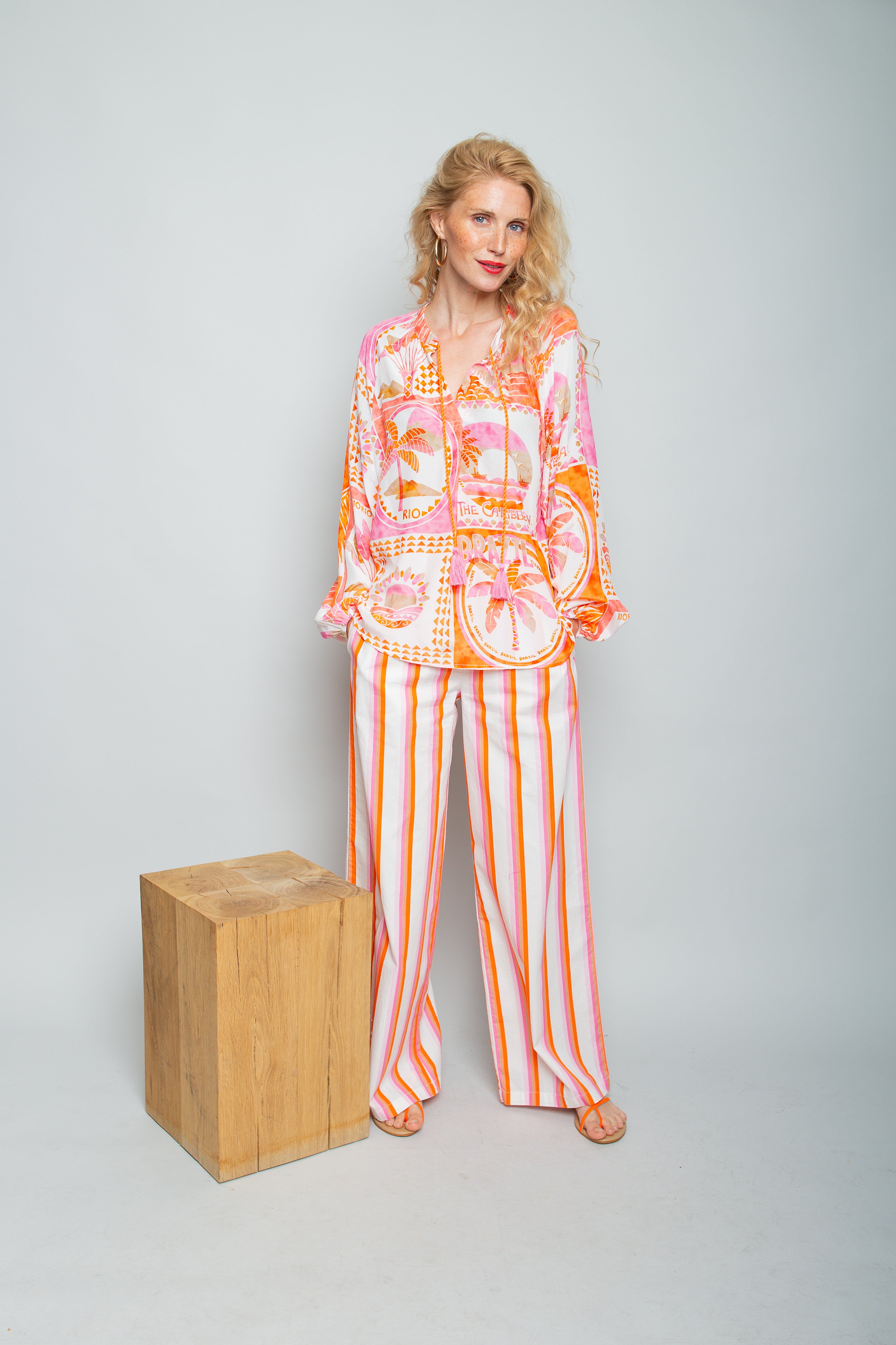 Farbenfrohen Tunkiabluse mit künstlerischen Prints