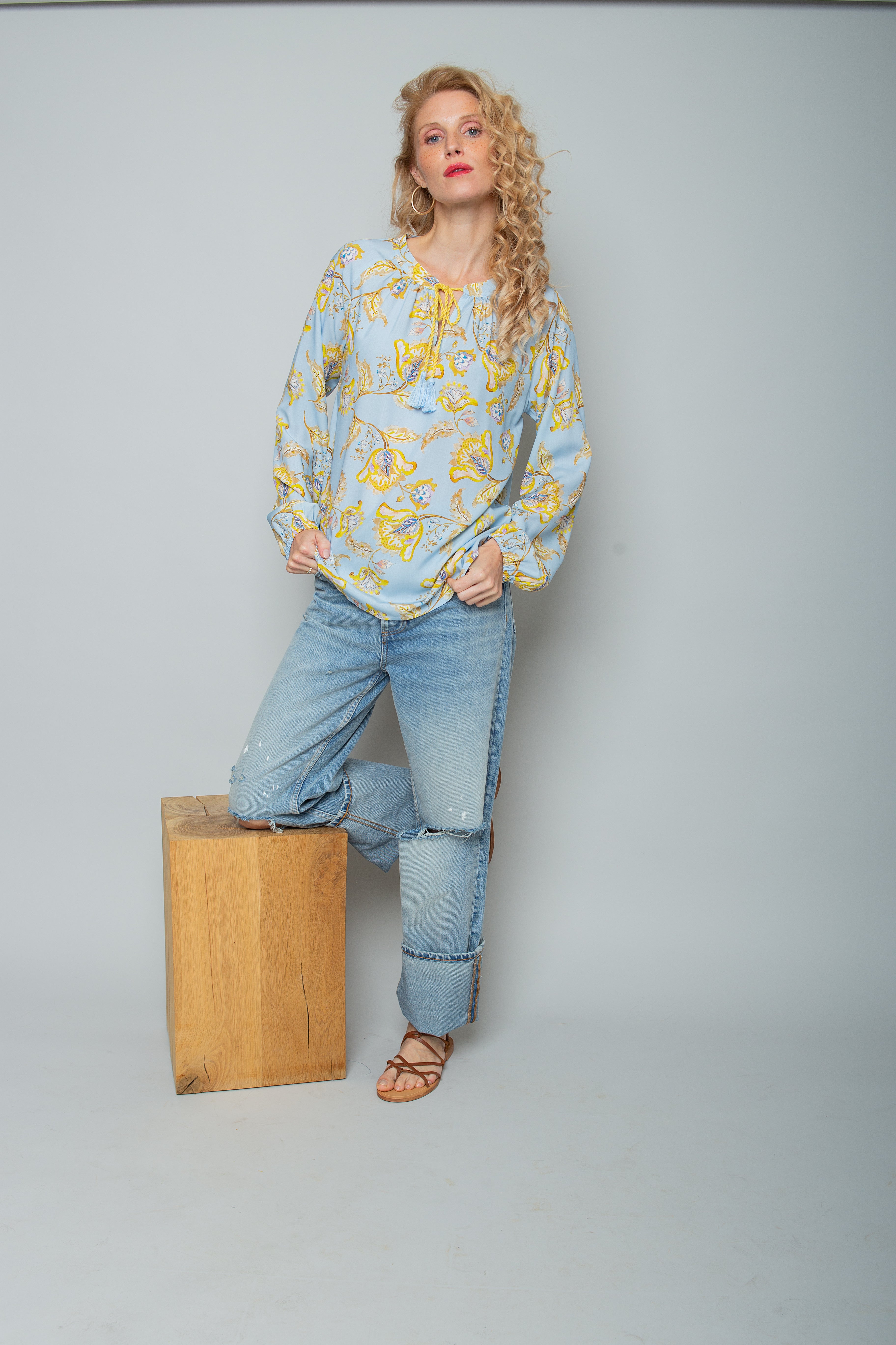 Tunika Bluse mit filigranem Blumenmuster