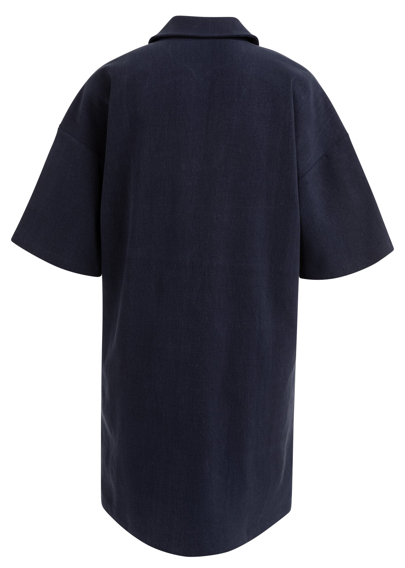 Sportive Eleganz neu interpretiert mit diesem Polokleid