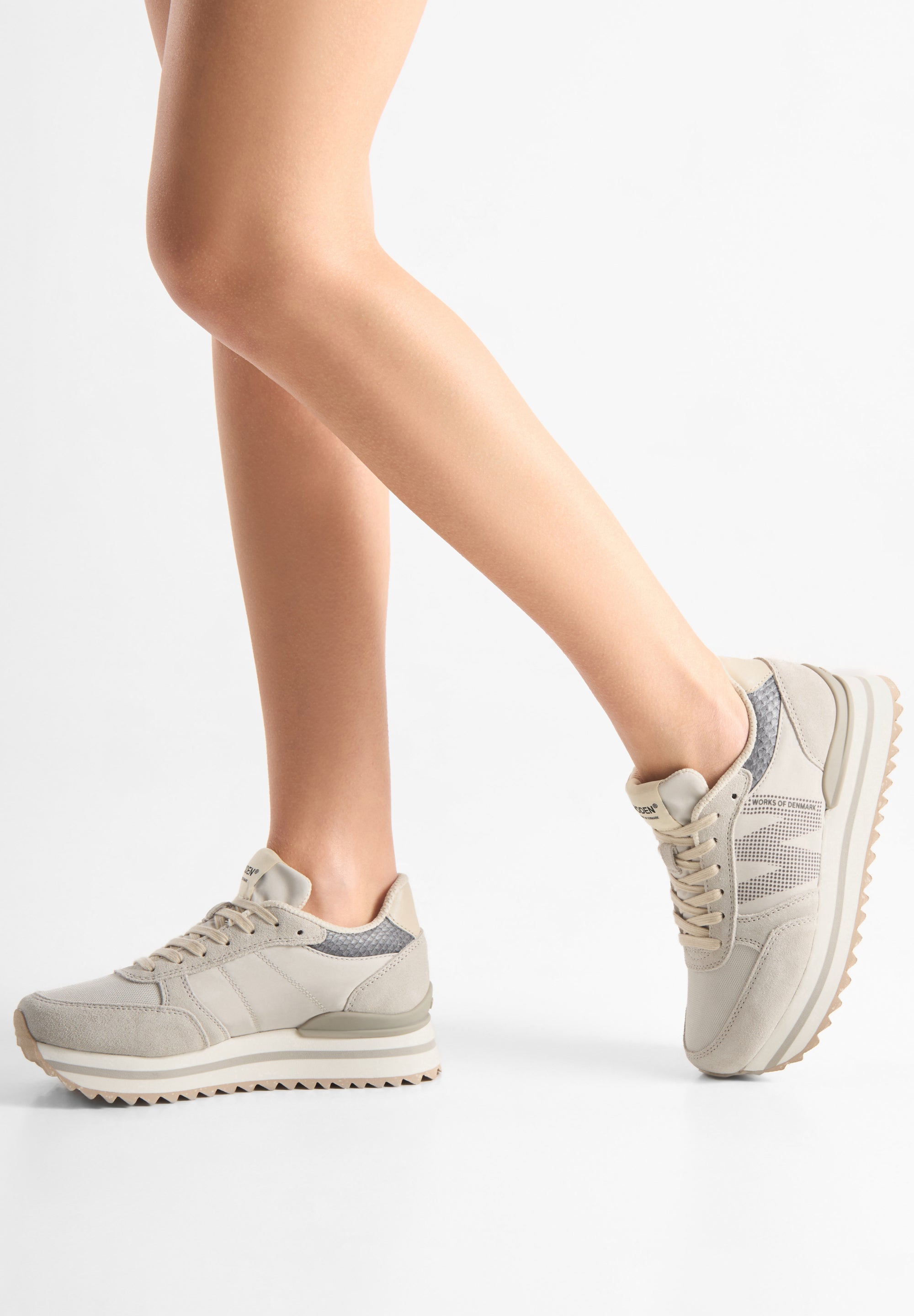 Ronja Plateau Delphin