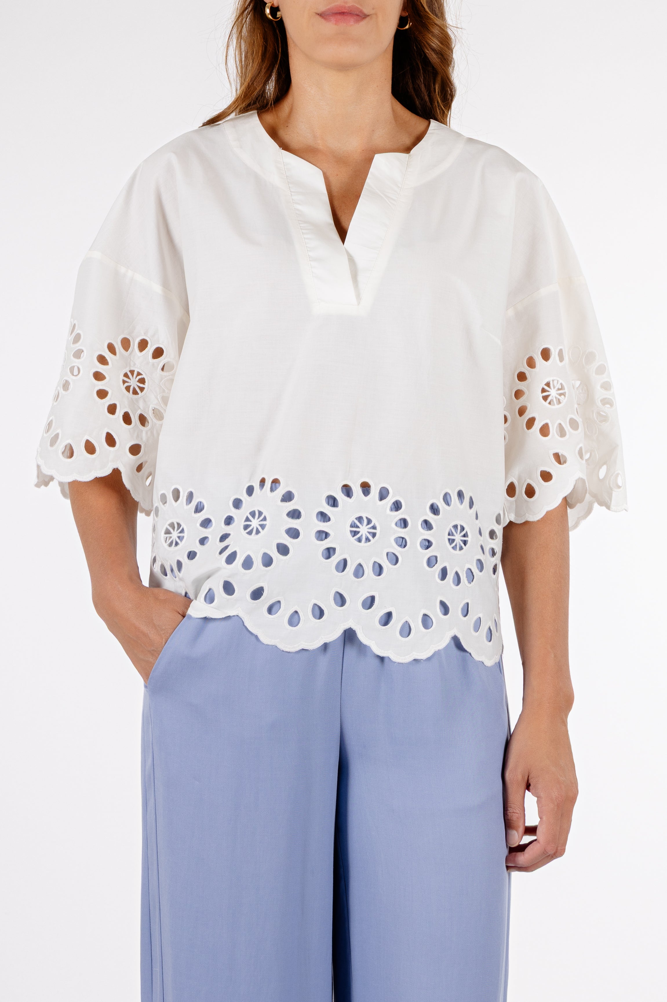 Weiß Kurzarmbluse mit edler Lochstickerei