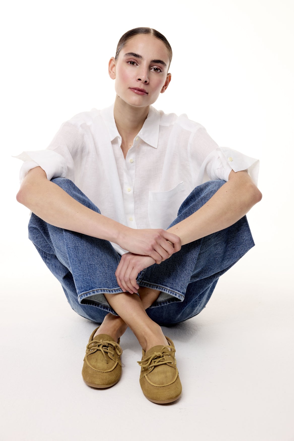 Die verkürzte Leinenbluse in strahlendem Weiß