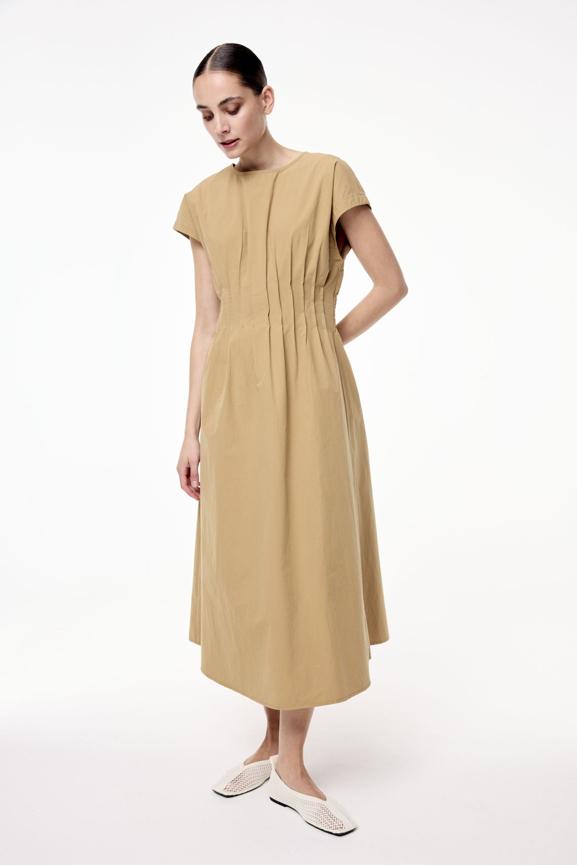 Midi-Kleid mit markanter Taillen-Raffung
