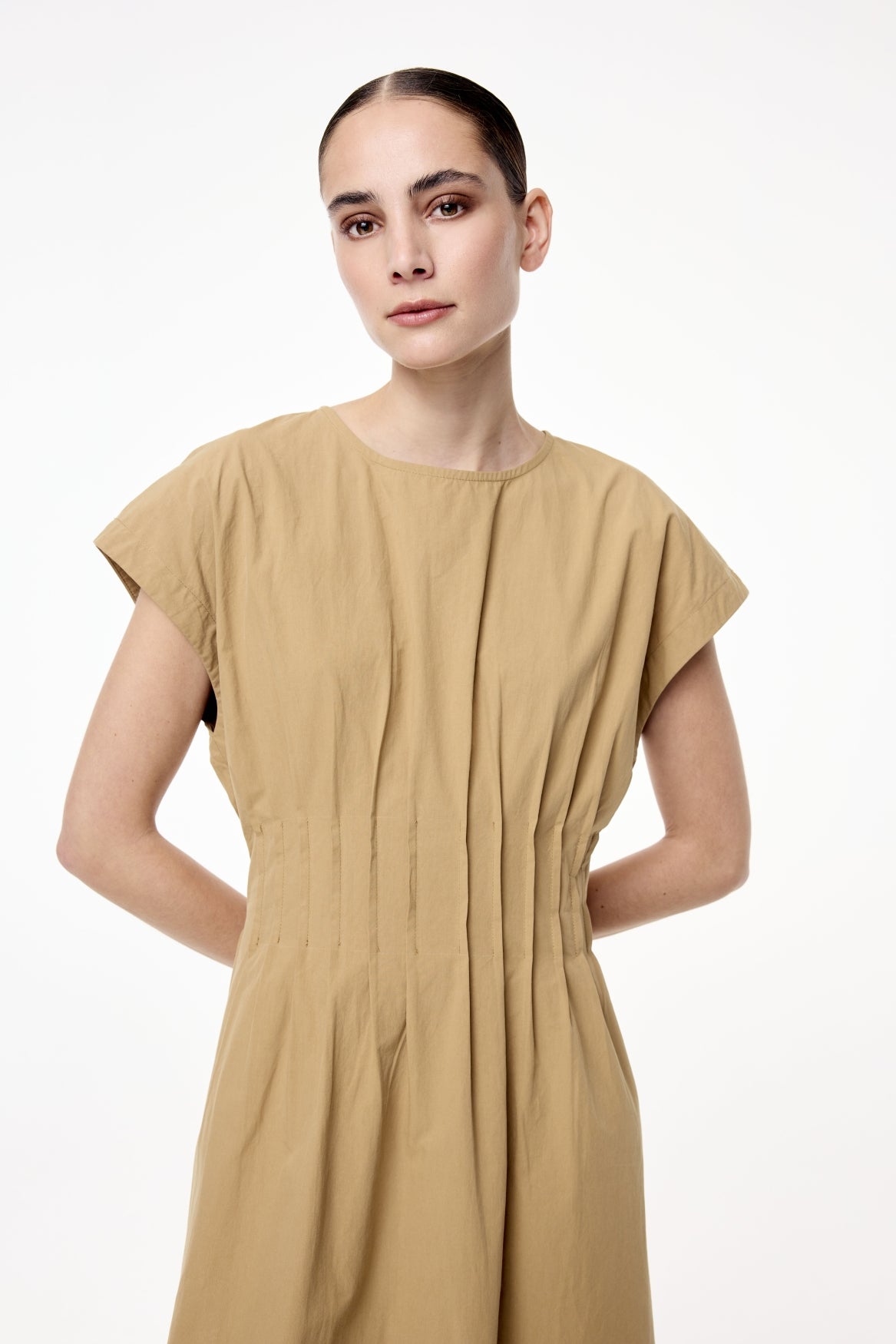 Midi-Kleid mit markanter Taillen-Raffung