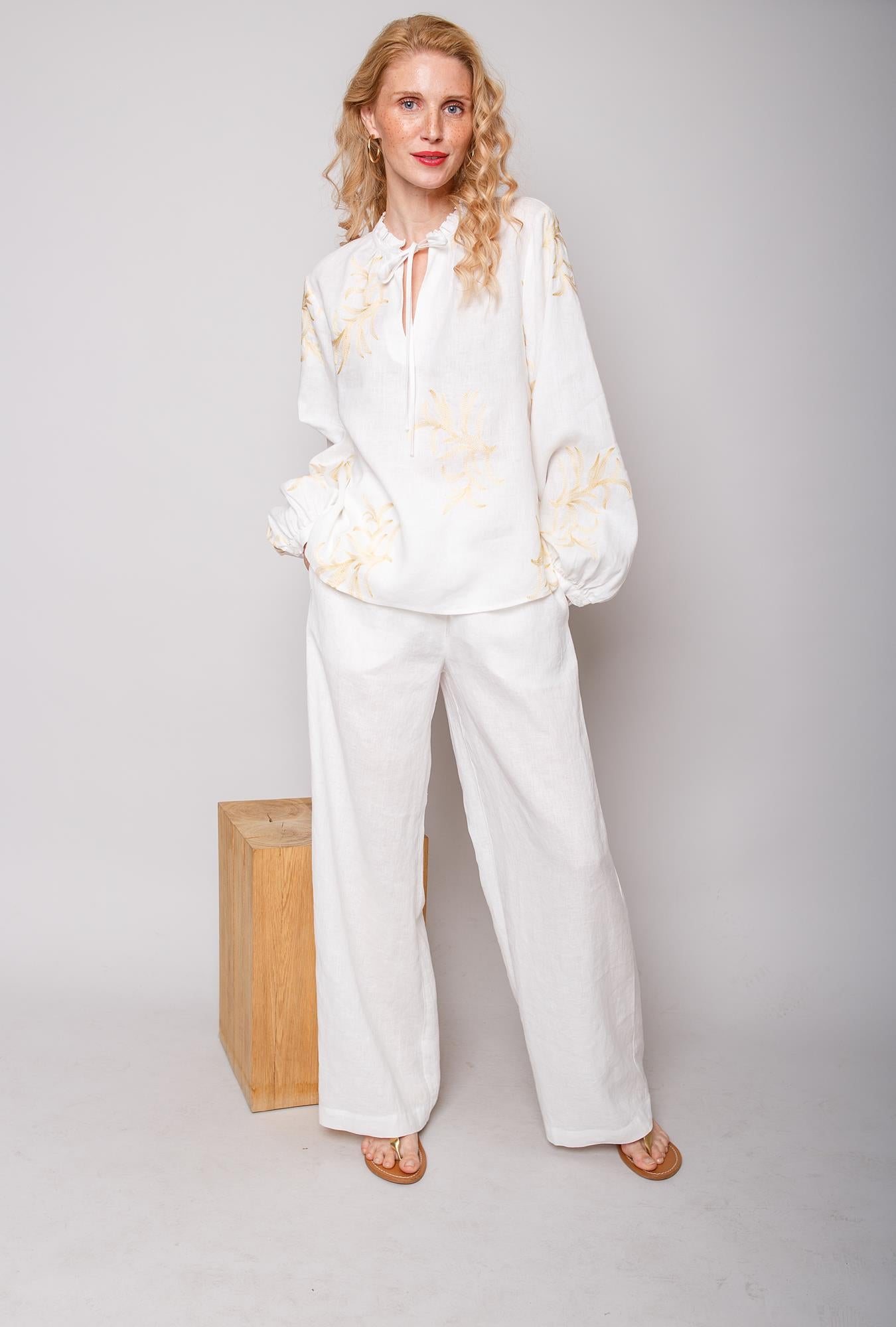  Leinenbluse mit Beigen Floral-Stickerei