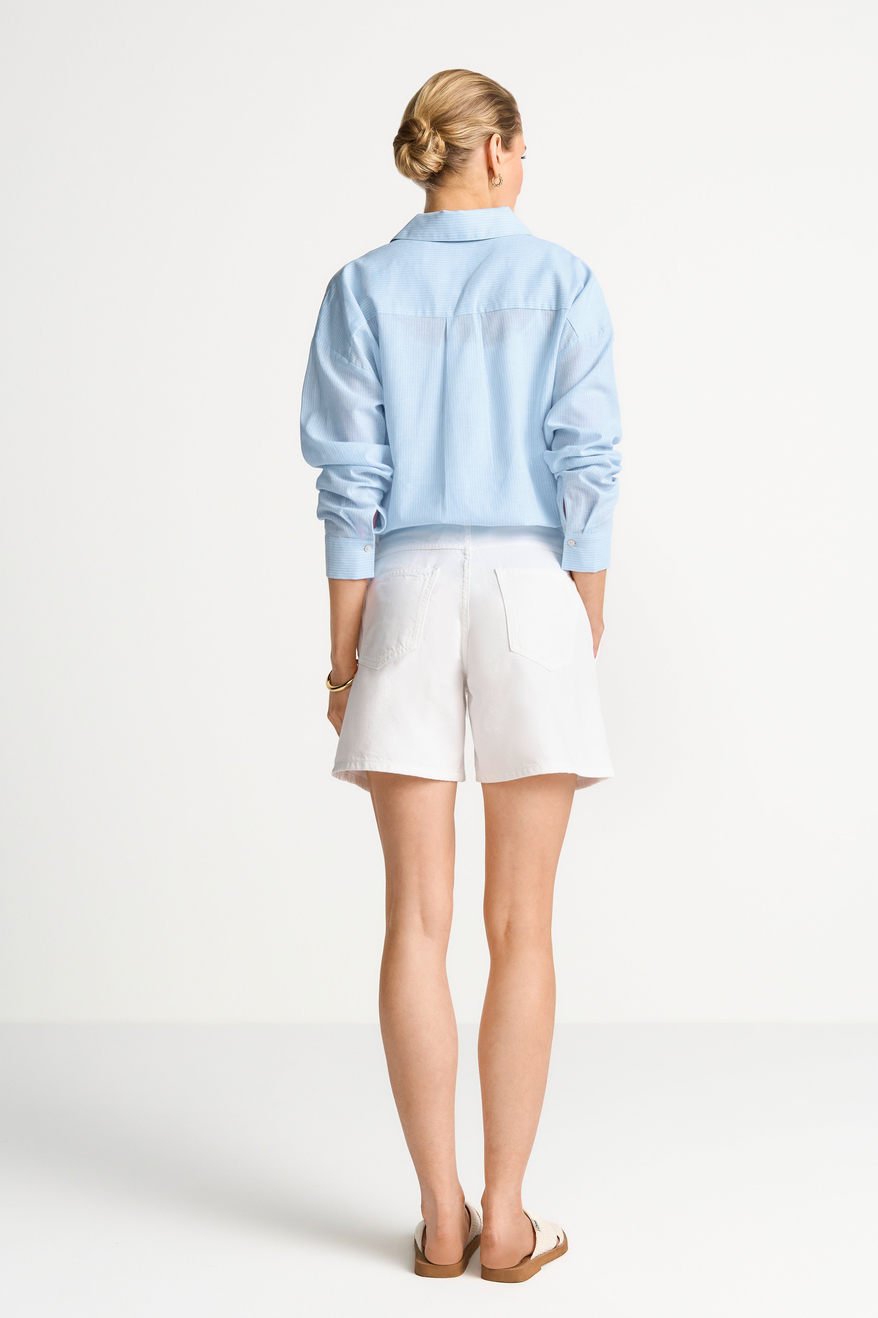 Sommerliche Frische Shorts in puristischem Weiß