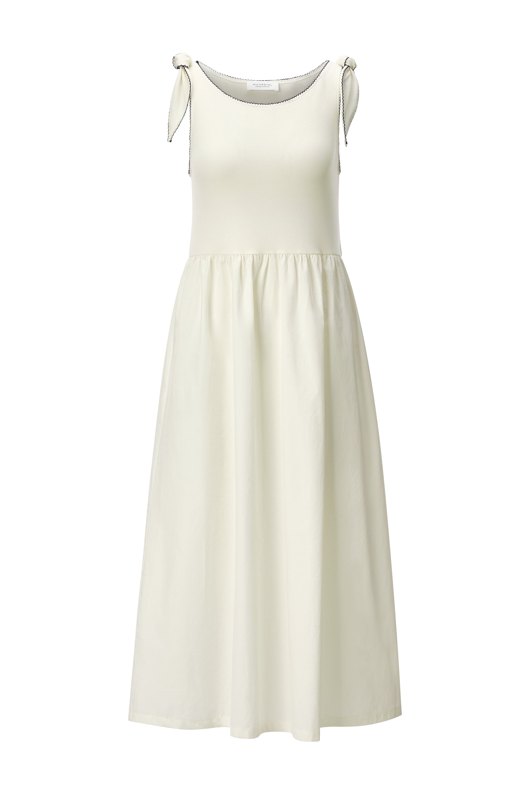 Feminine Leichtigkeit mit verspielten Details