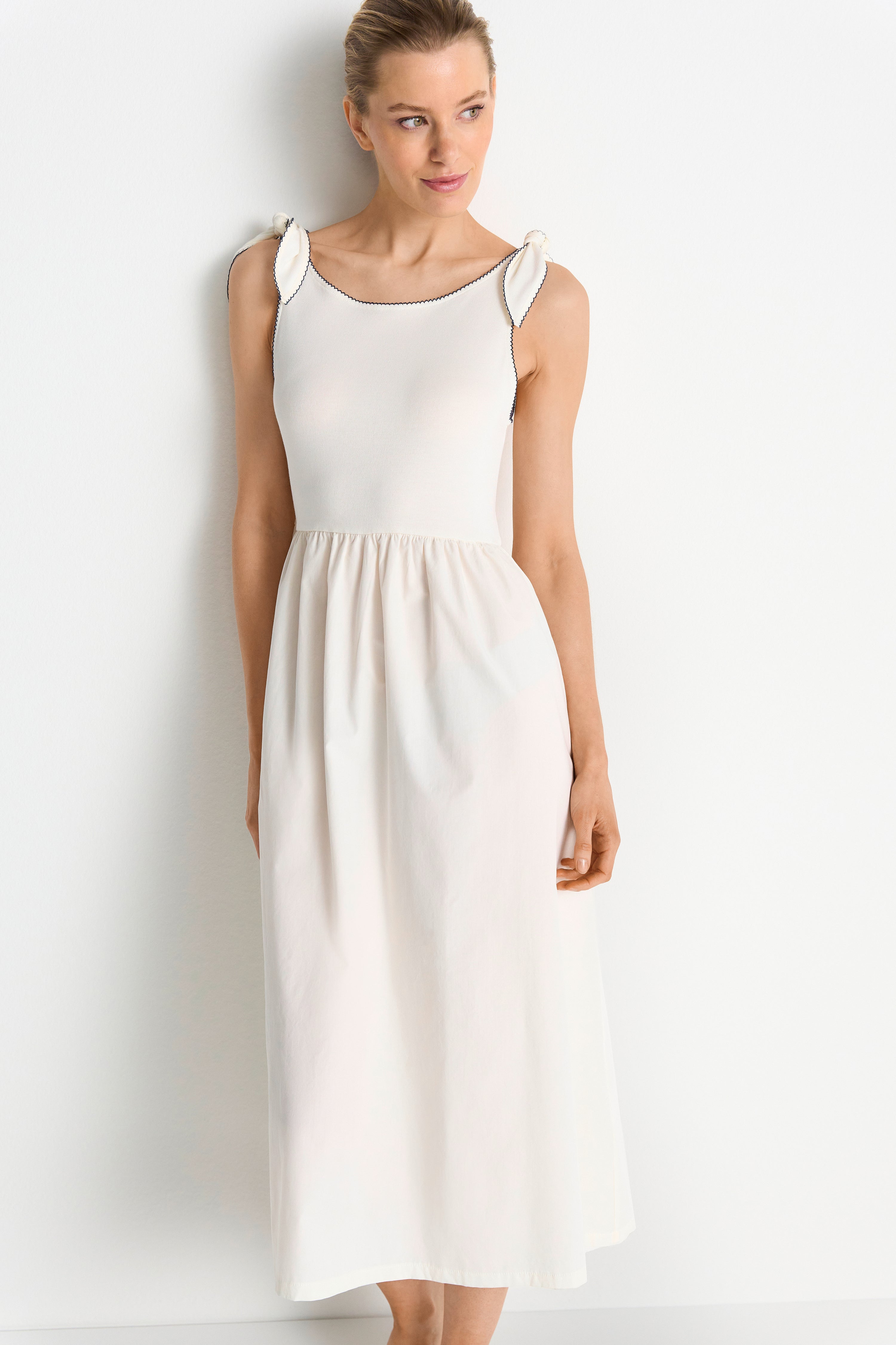 Feminine Leichtigkeit mit verspielten Details