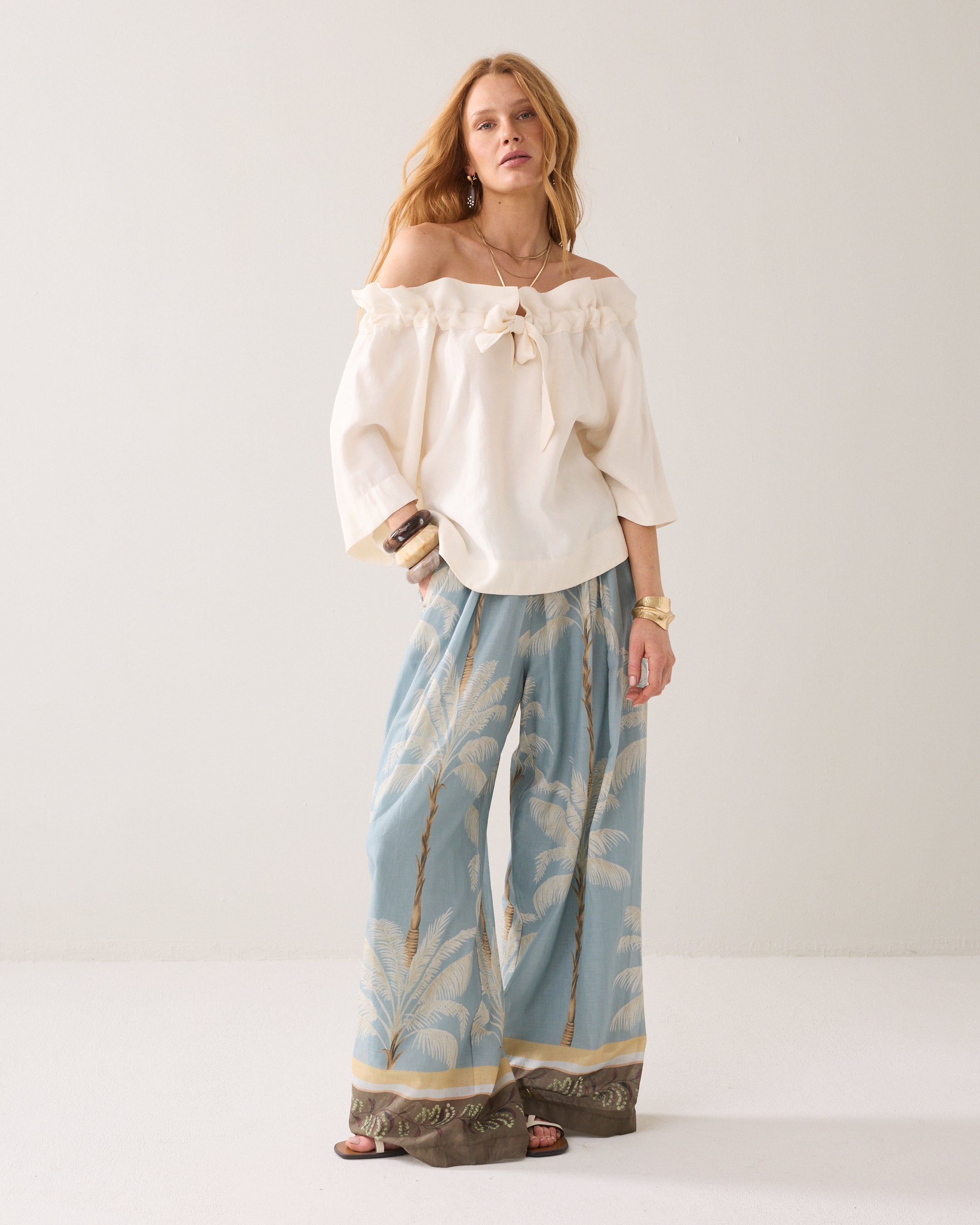 Femininer Charme mit verspielter Volant-Note