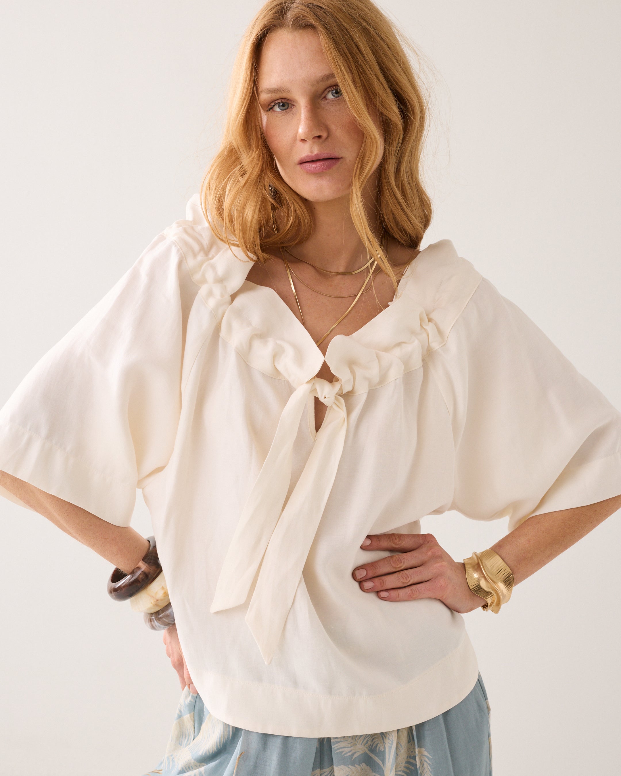 Femininer Charme mit verspielter Volant-Note