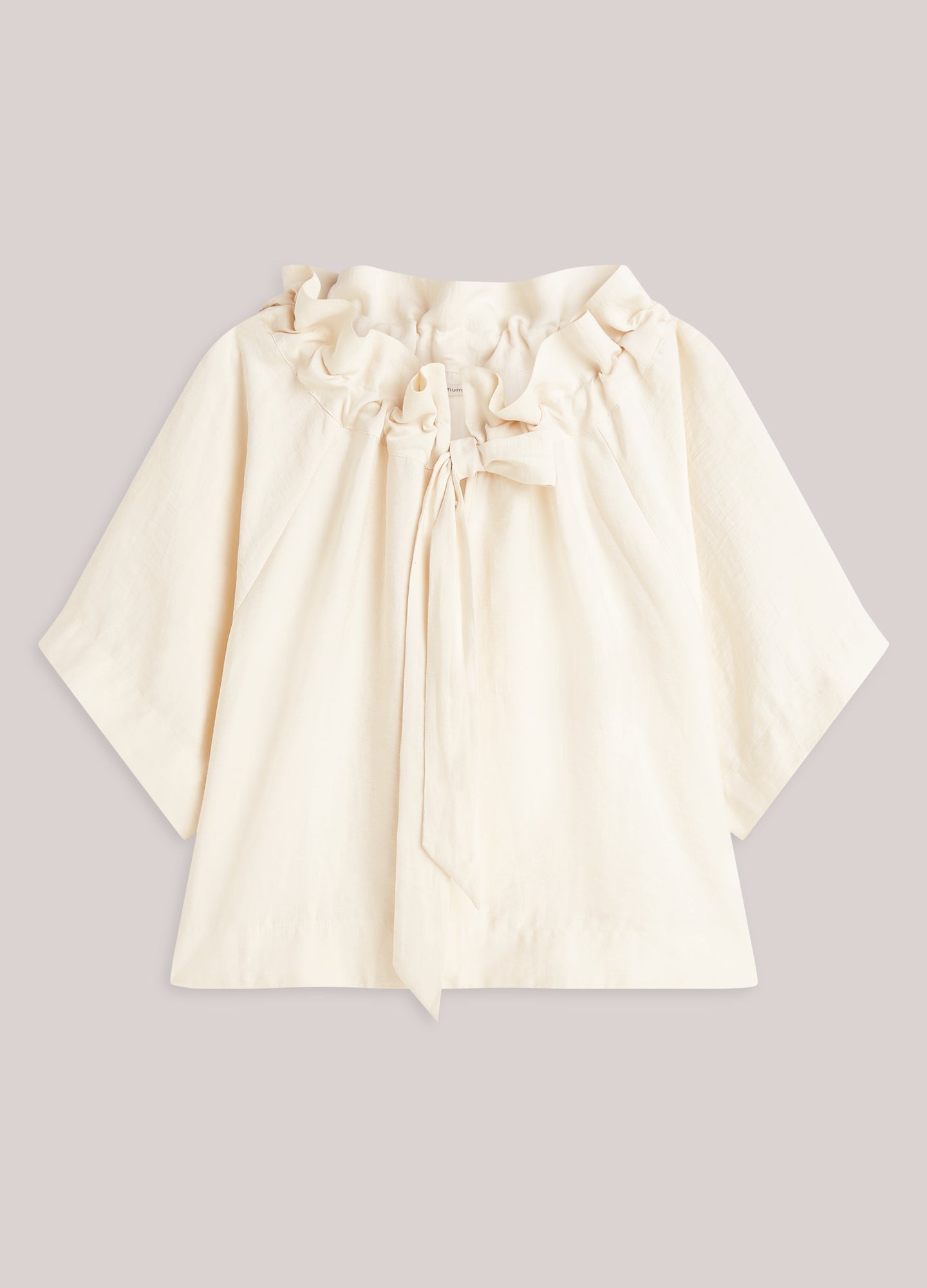 Femininer Charme mit verspielter Volant-Note