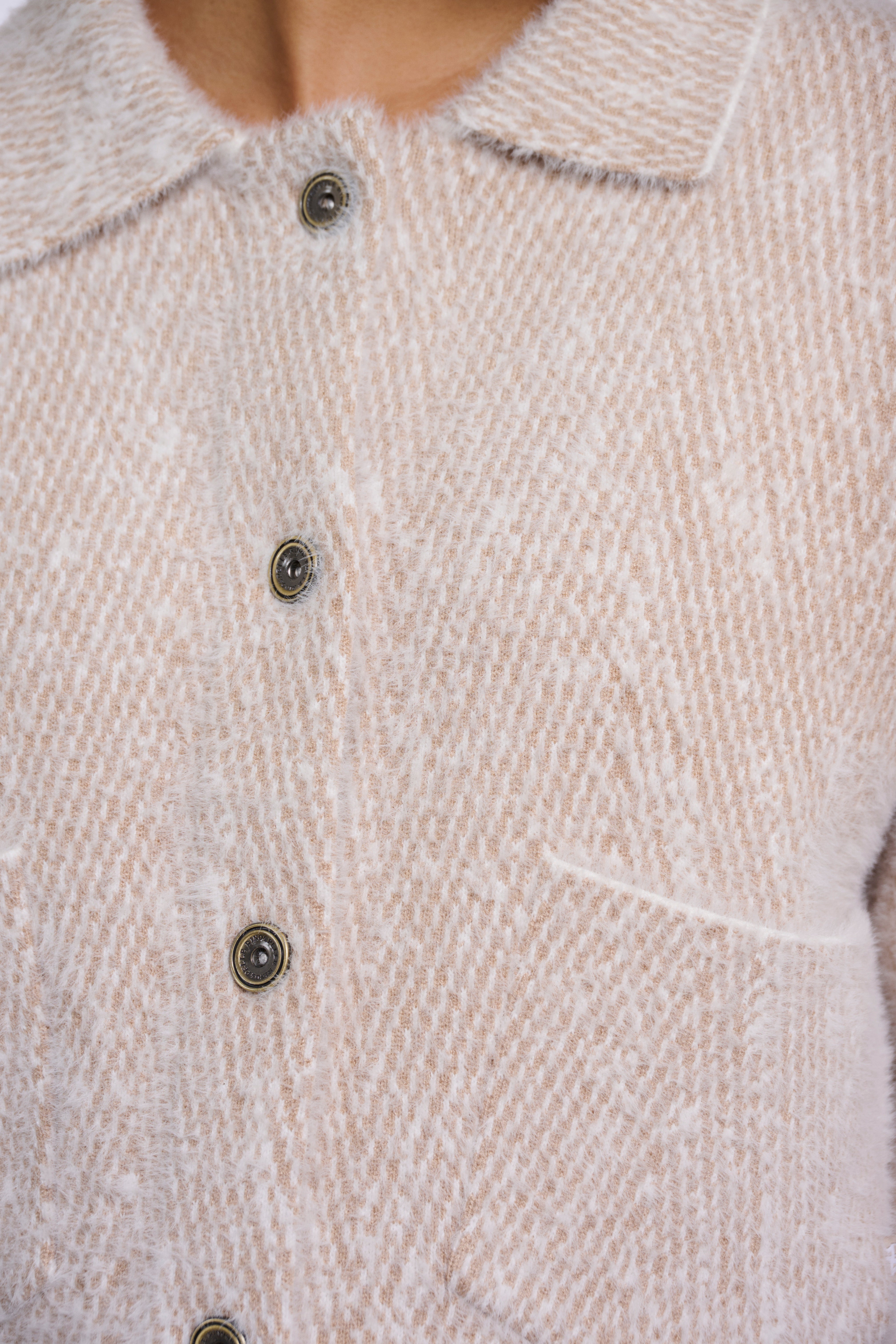 Zeitloser Stil: Deine Strickjacke mit edlem Fischgrat-Muster
