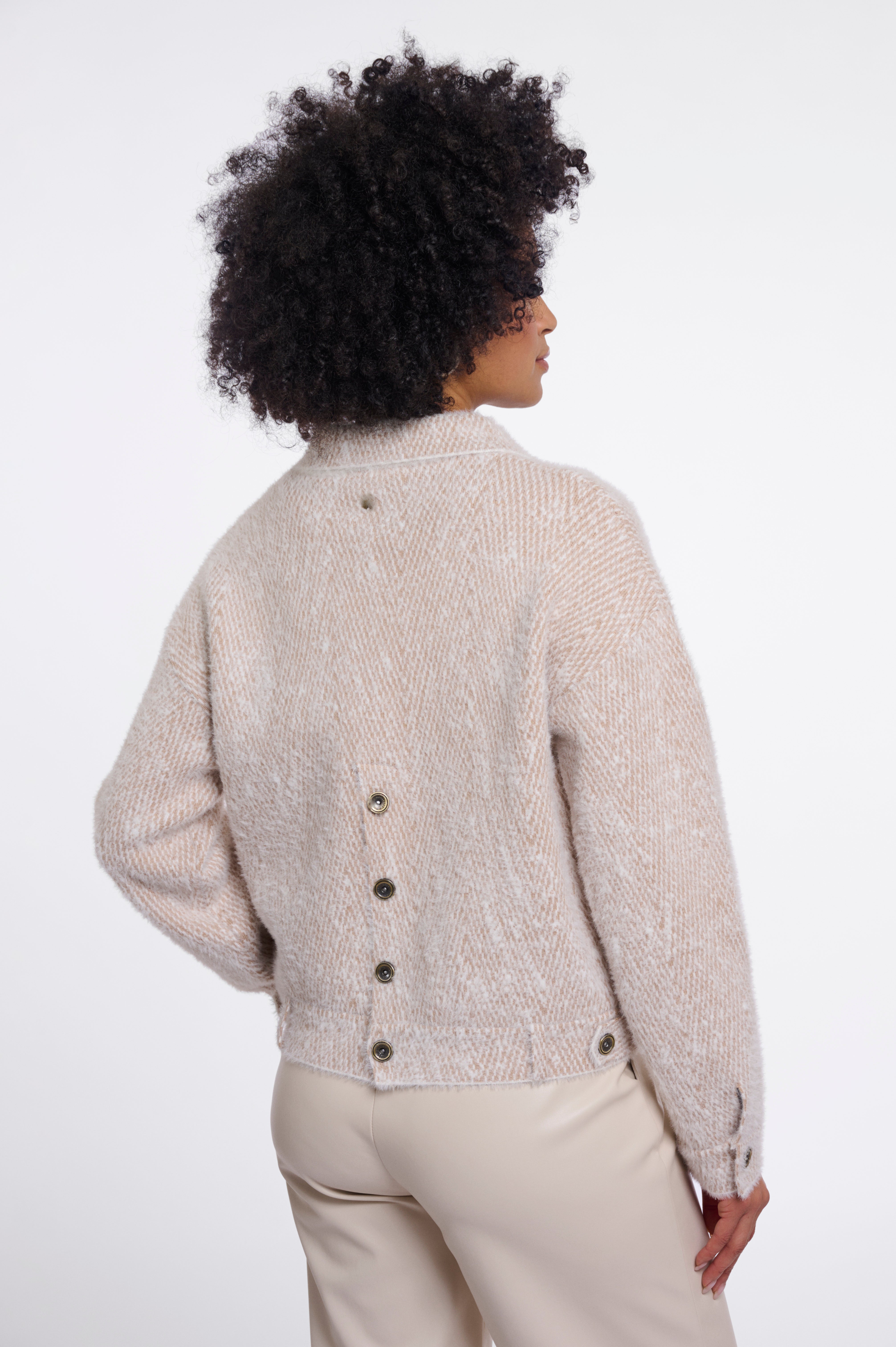 Zeitloser Stil: Deine Strickjacke mit edlem Fischgrat-Muster
