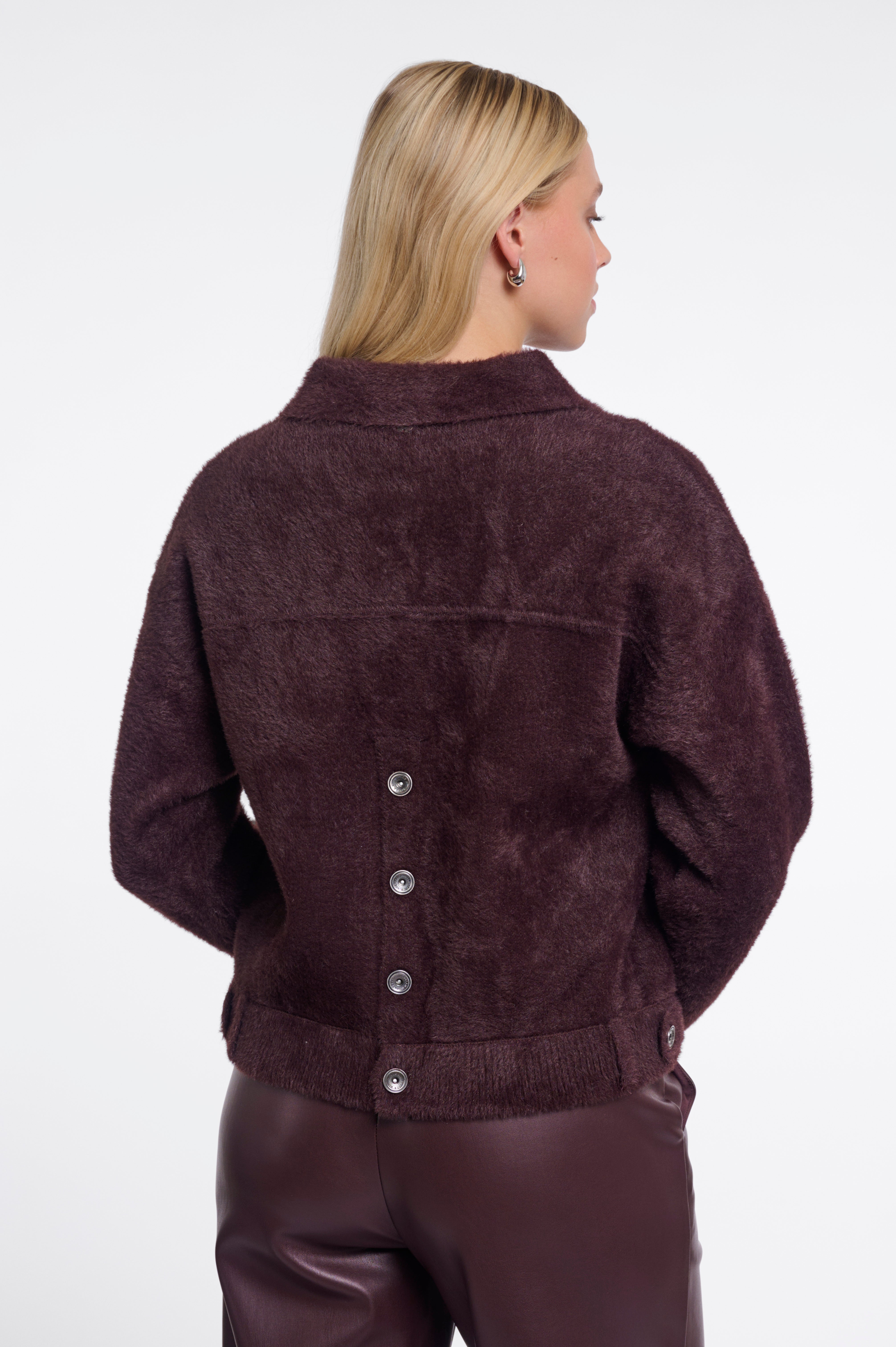 Kuschelige Eleganz: Deine neue kuschel Jacke