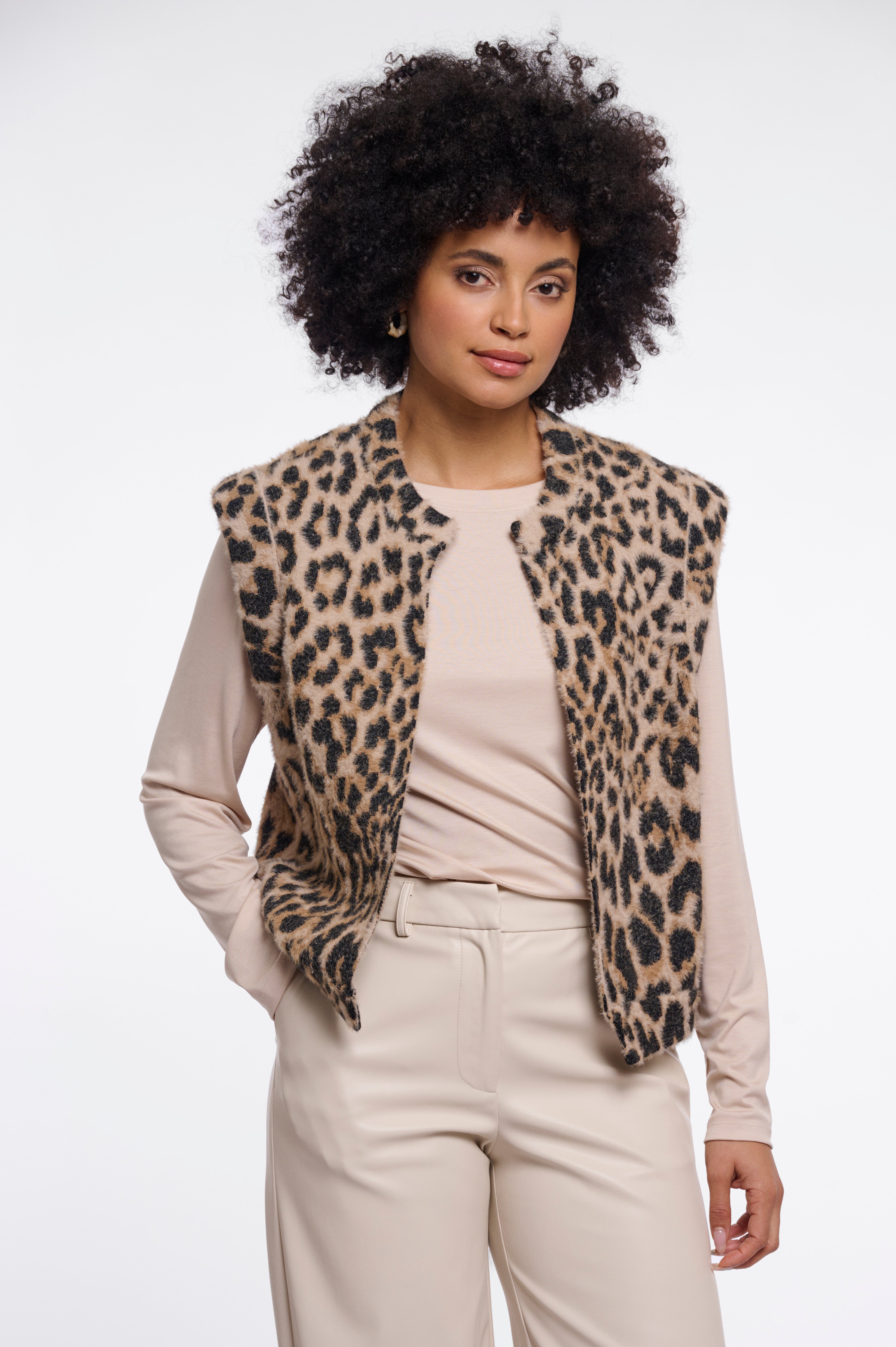 Wilder Chic: Die Weste im Leo-Look