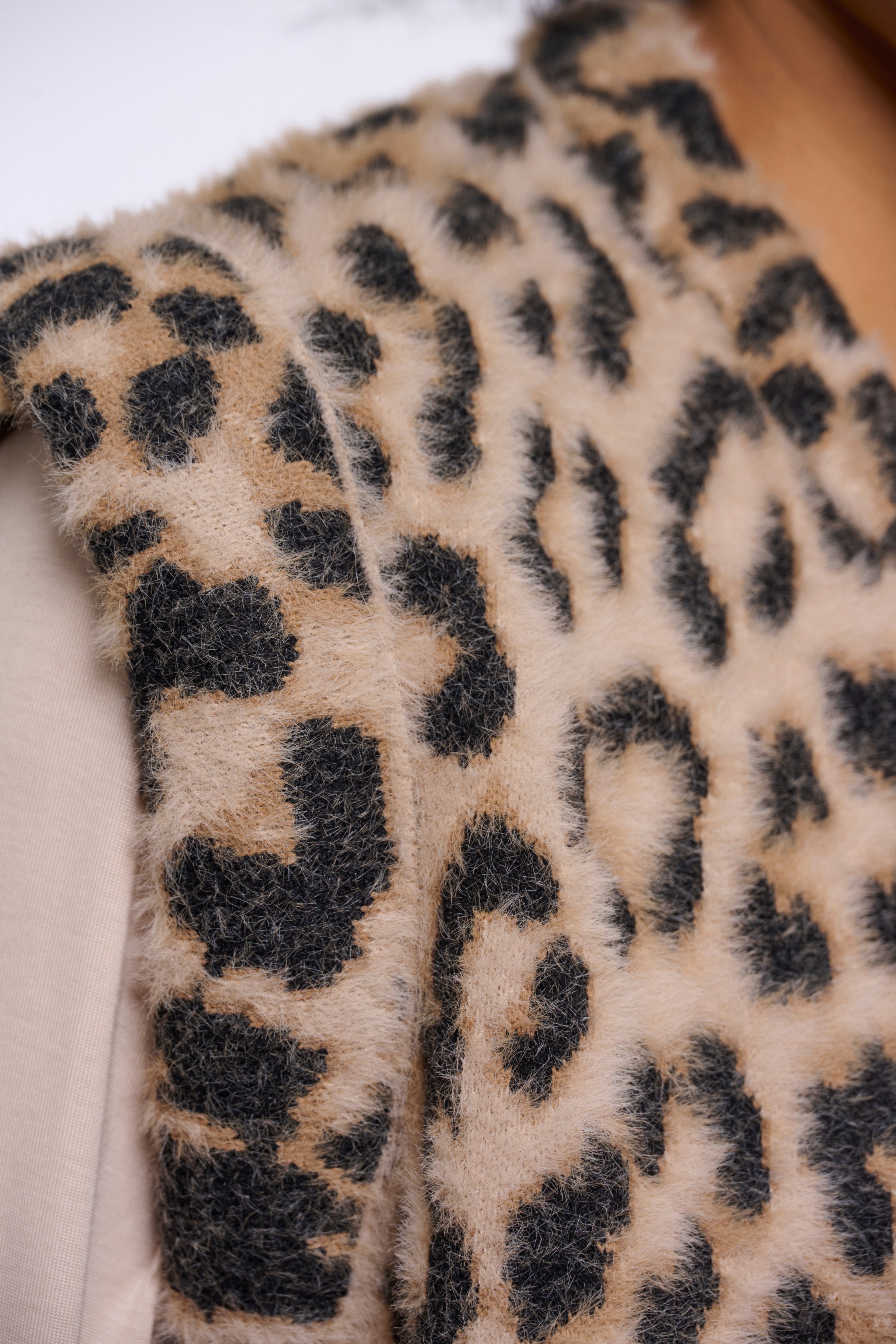 Wilder Chic: Die Weste im Leo-Look