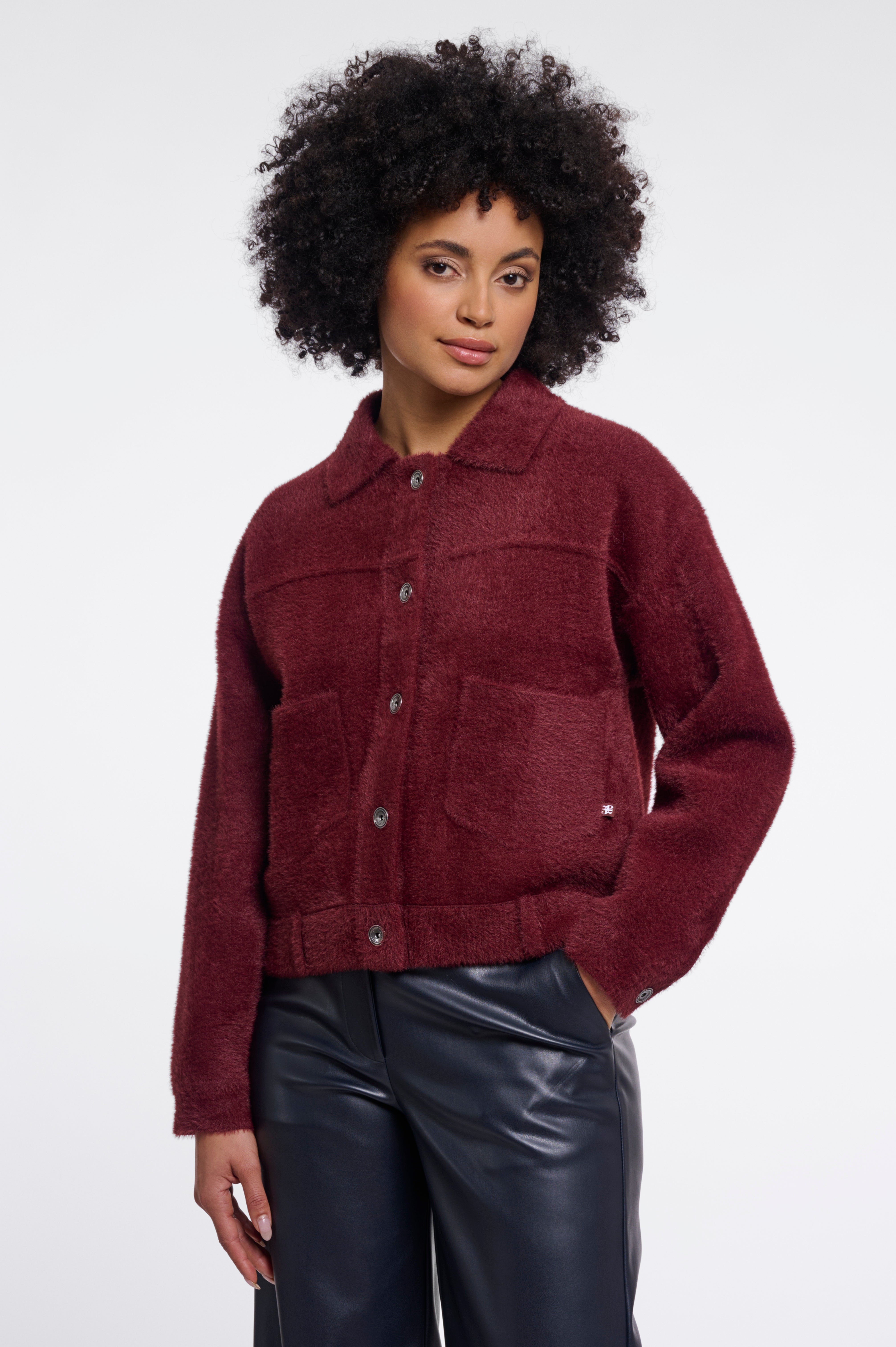 Kuschelige Eleganz: Deine neue kuschel Jacke
