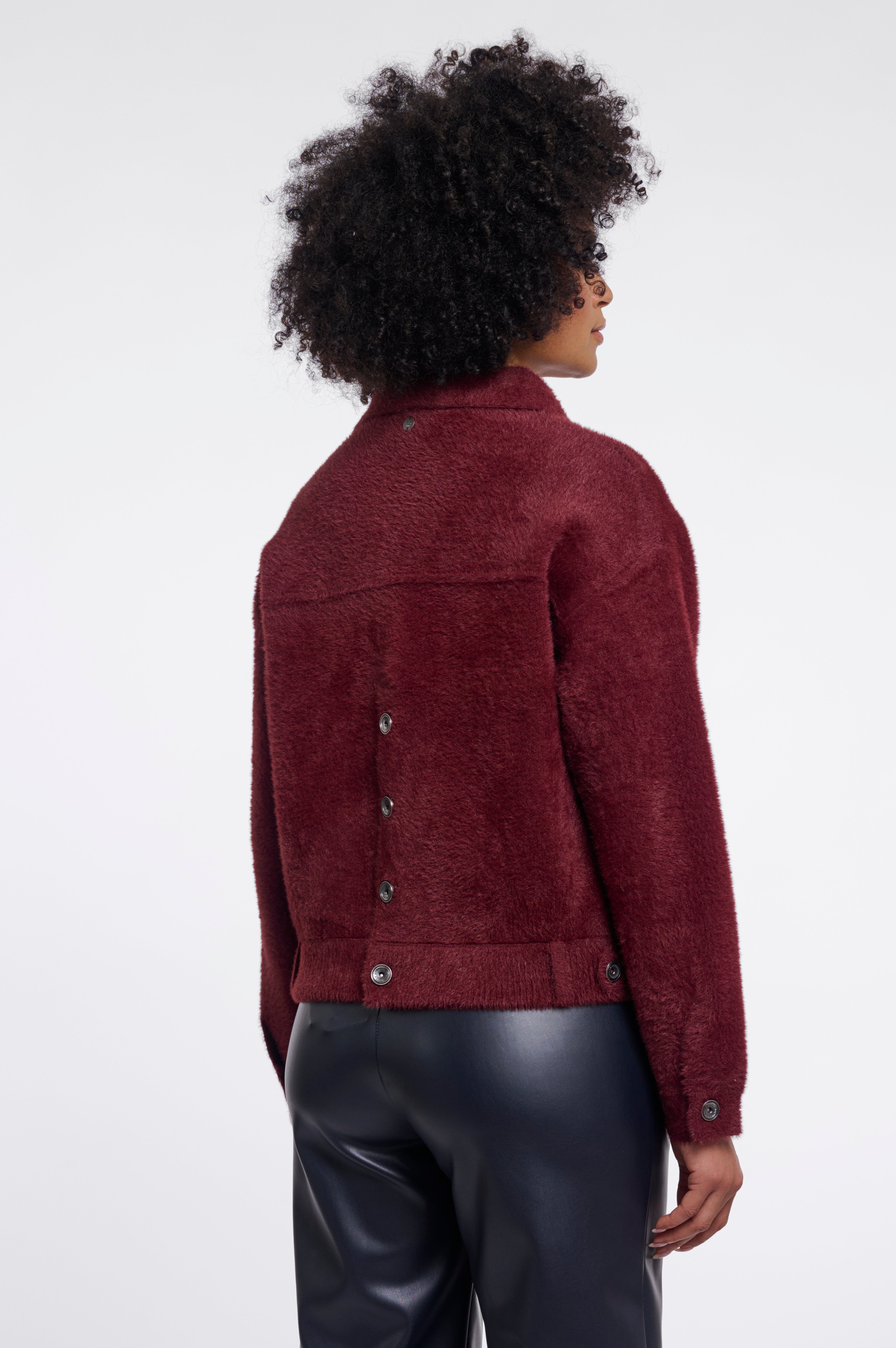 Kuschelige Eleganz: Deine neue kuschel Jacke