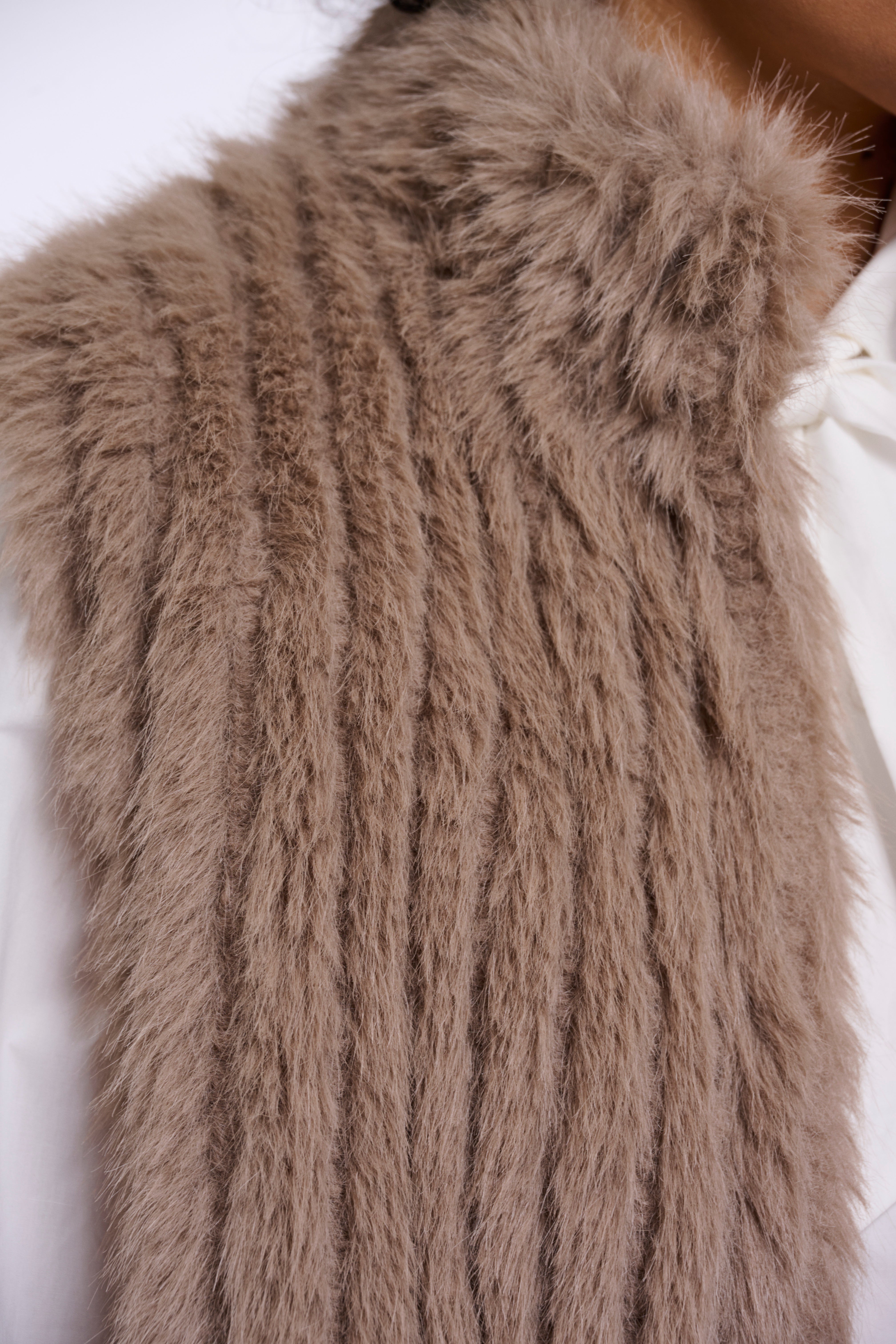 Edler Fake-Fur-Chic: Deine neue Weste in Fell-Optik
