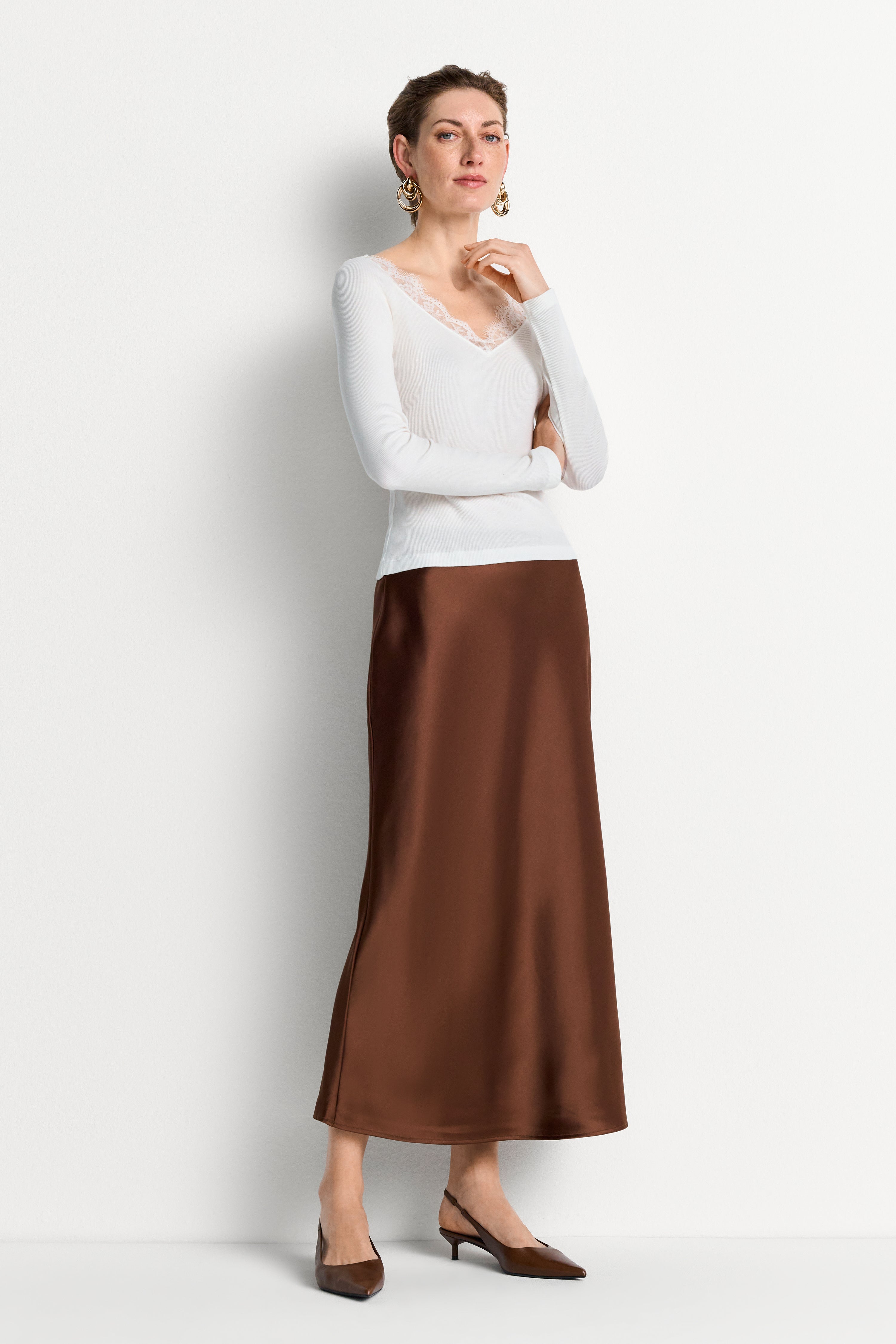 Figurbetontes Langarmshirt mit Spitzen-Dekolleté