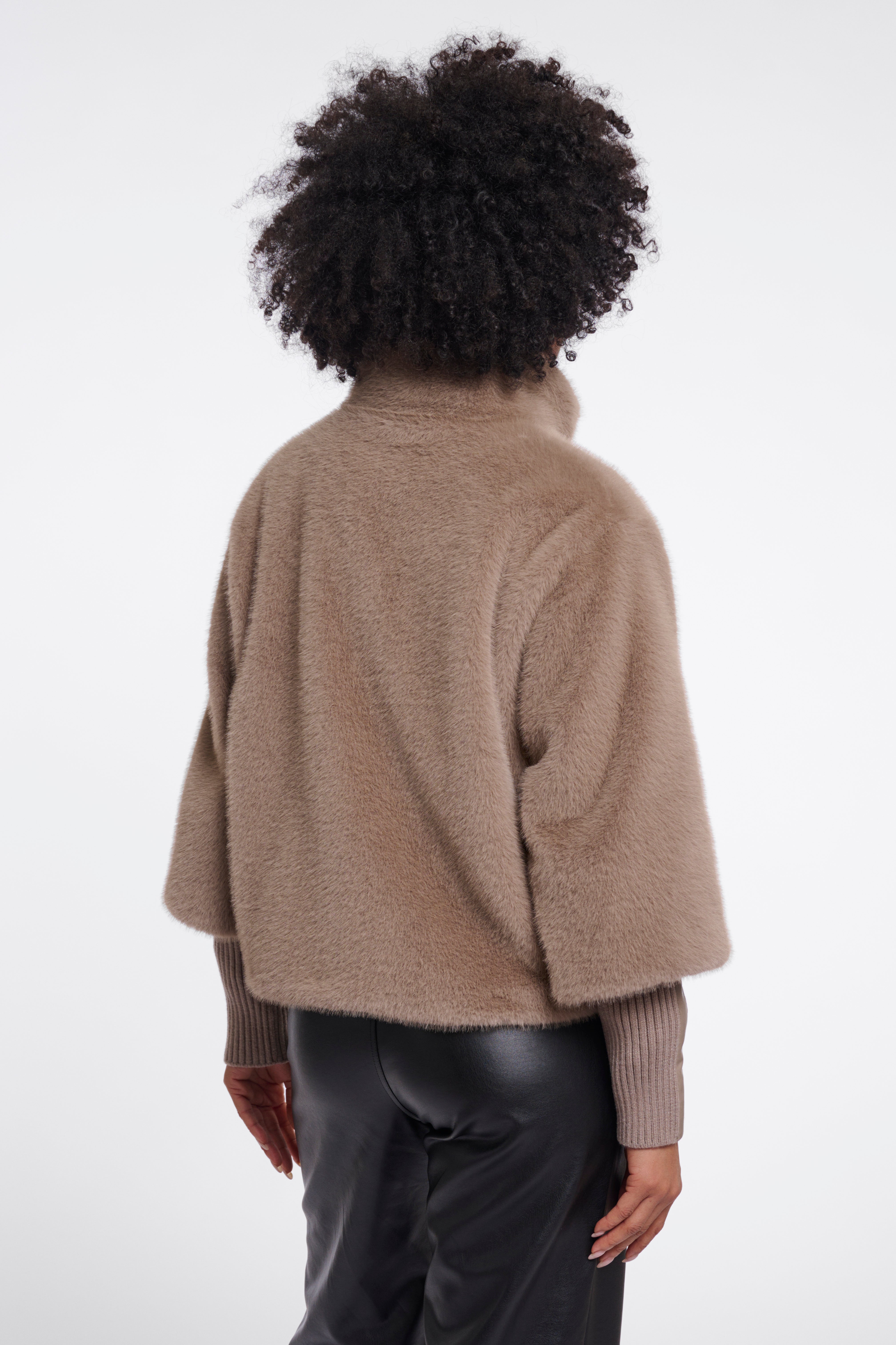 Wandelbare Faux-Fur Jacke mit abnehmbaren Ärmeln – Dein 2-in-1 Winter-Highlight