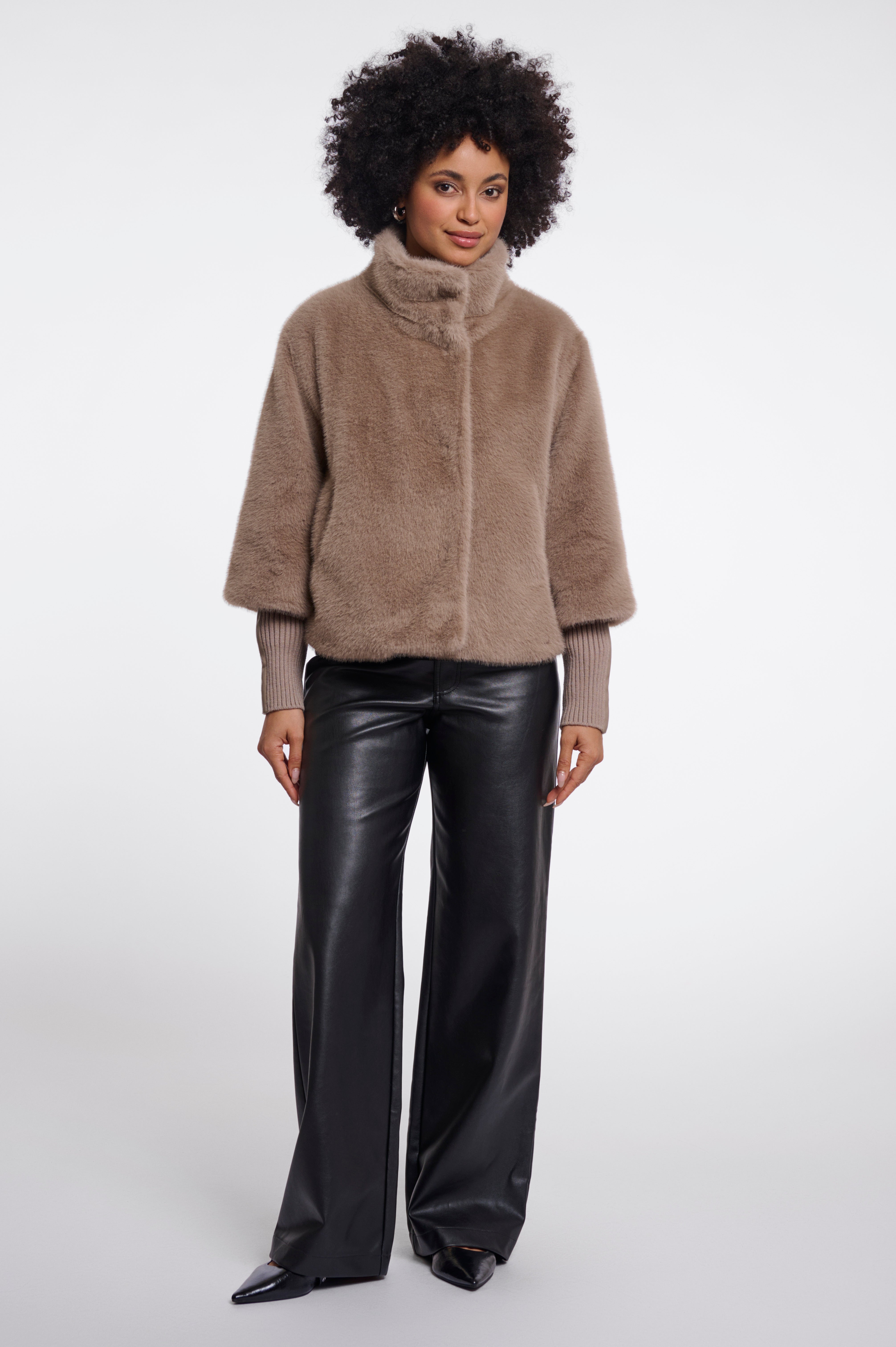 Wandelbare Faux-Fur Jacke mit abnehmbaren Ärmeln – Dein 2-in-1 Winter-Highlight