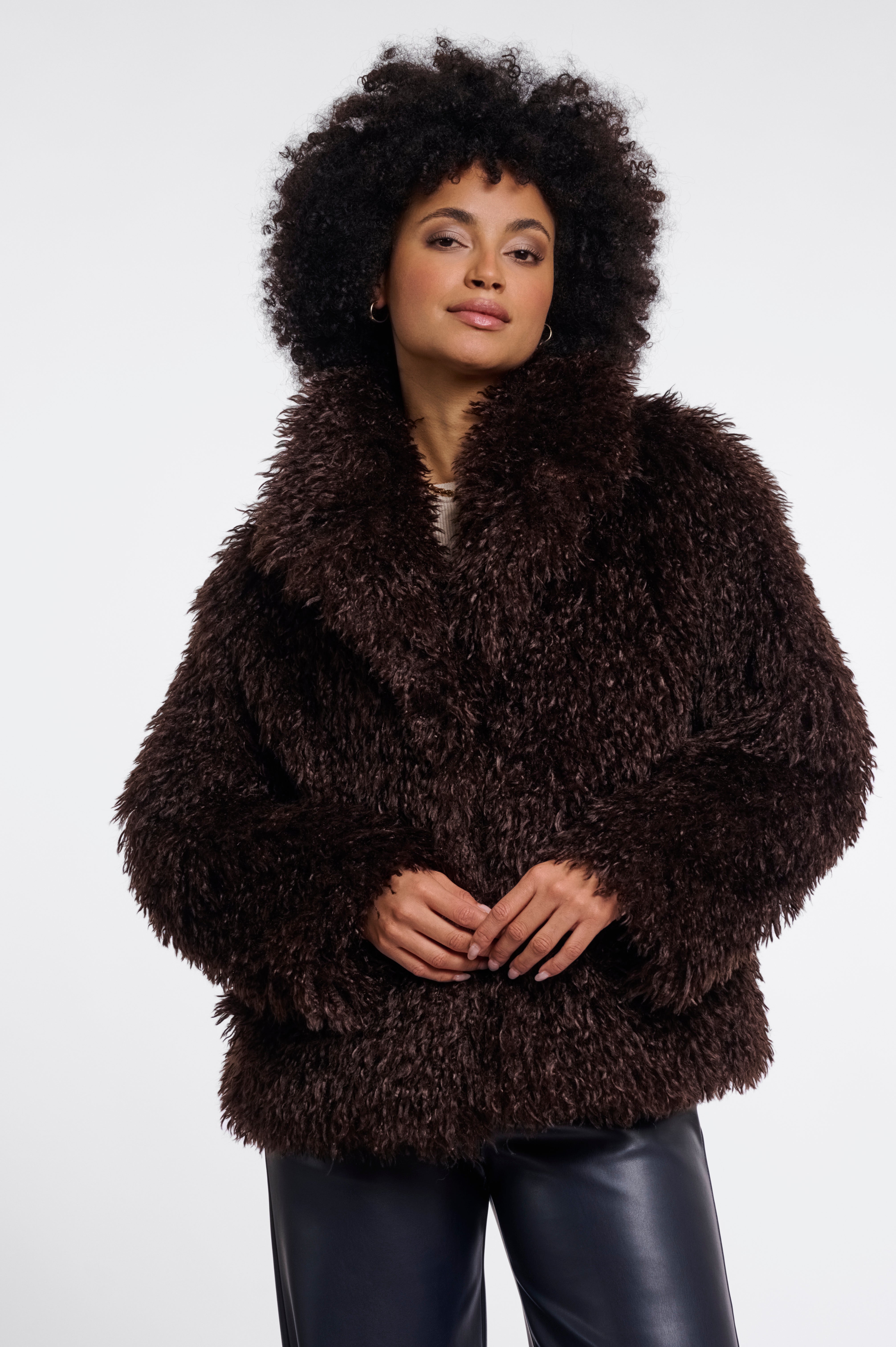 Extravagante Faux-Fur Jacke in Curly-Optik – Dein neues Statement-Piece