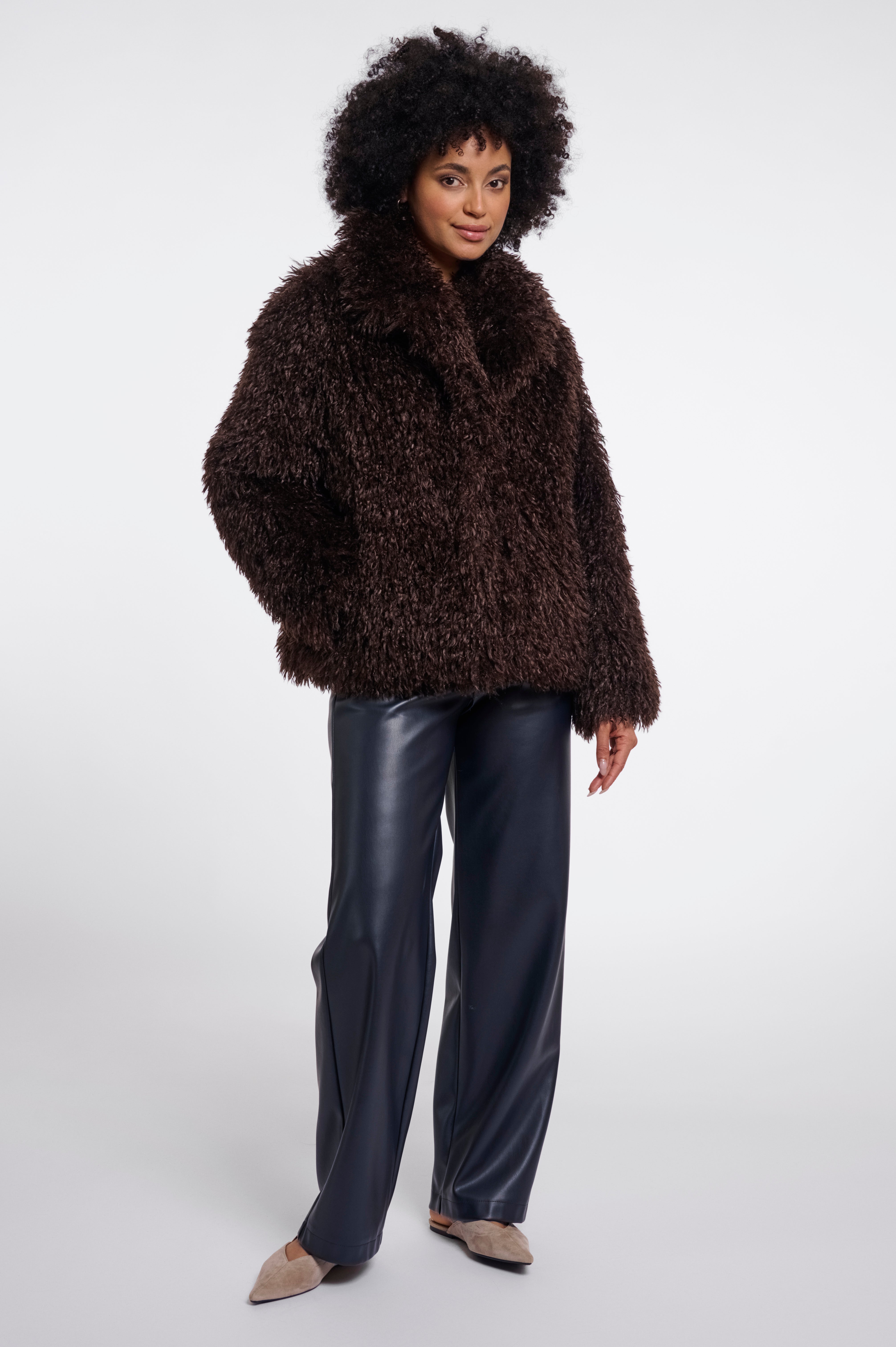 Extravagante Faux-Fur Jacke in Curly-Optik – Dein neues Statement-Piece