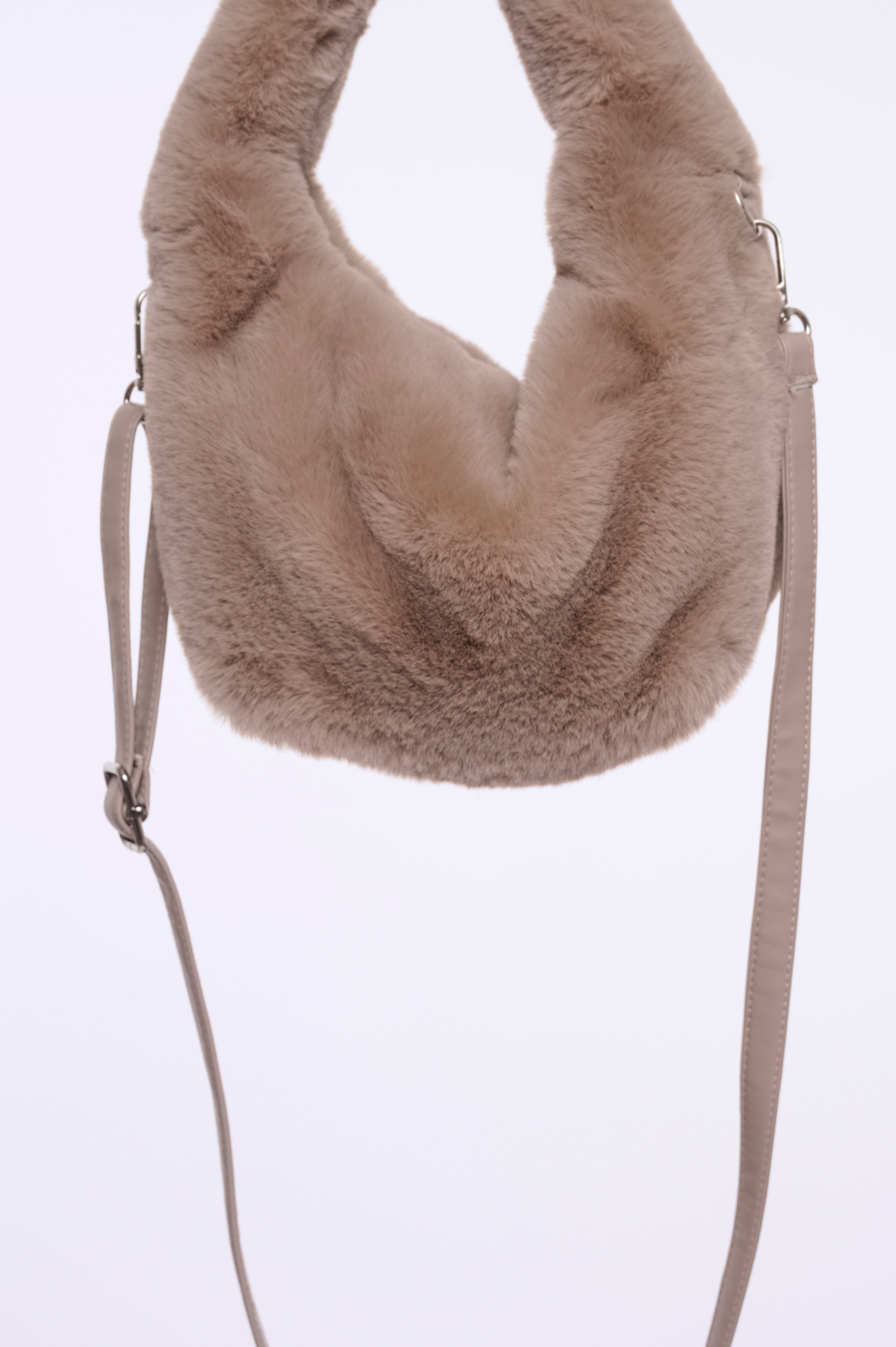 Flauschige Faux-Fur Tasche – Dein stylischer Eyecatcher